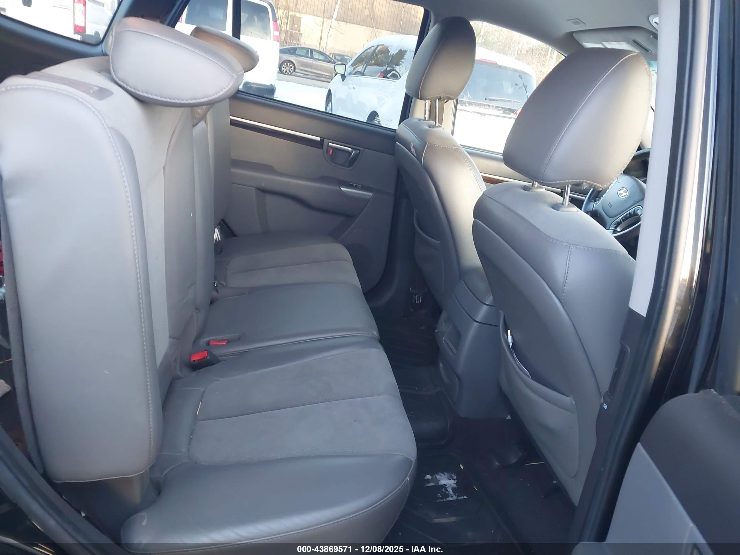 HYUNDAI SANTA image 8