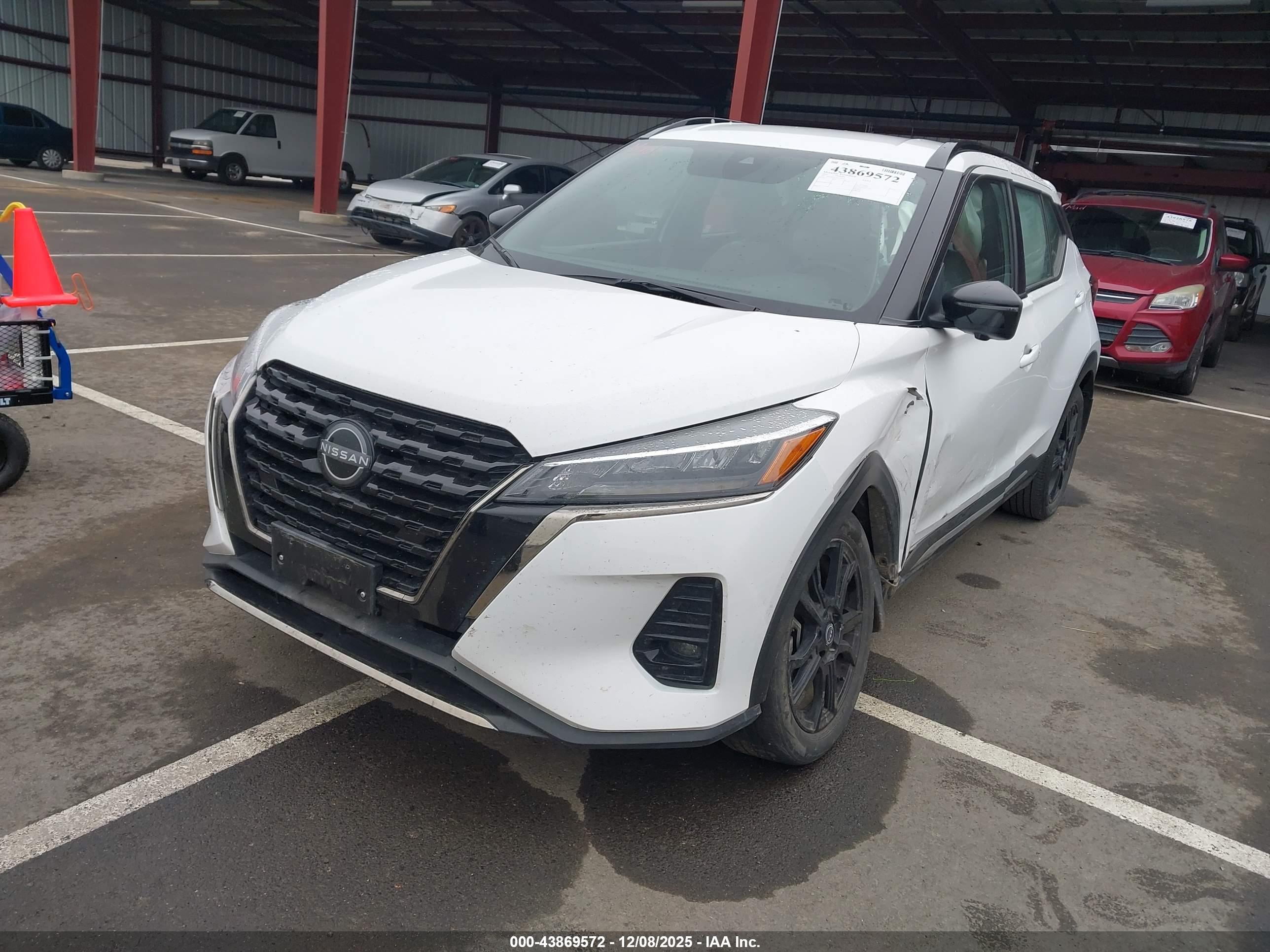 NISSAN KICKS image 2