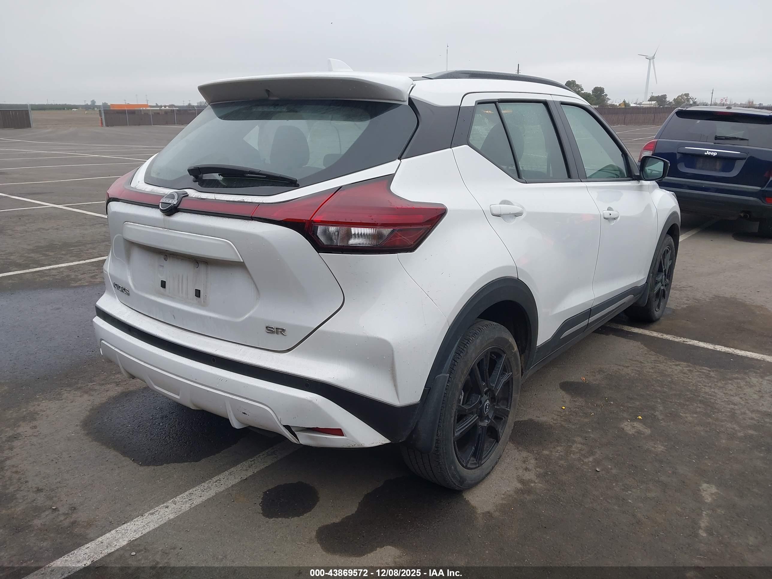 NISSAN KICKS image 4