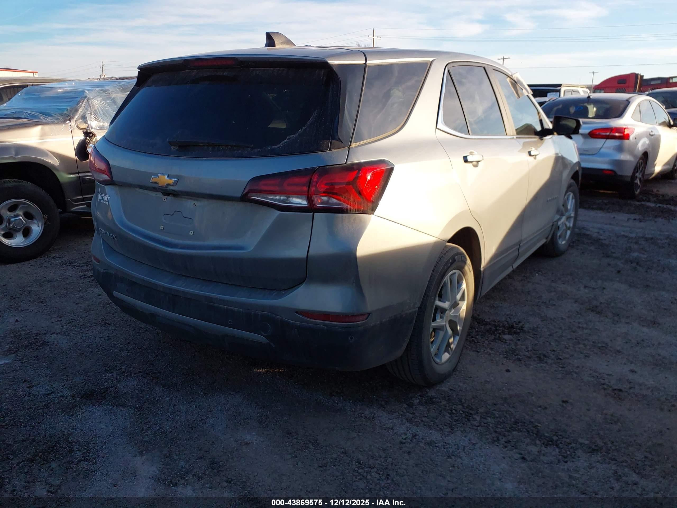 CHEVROLET EQUINOX image 4
