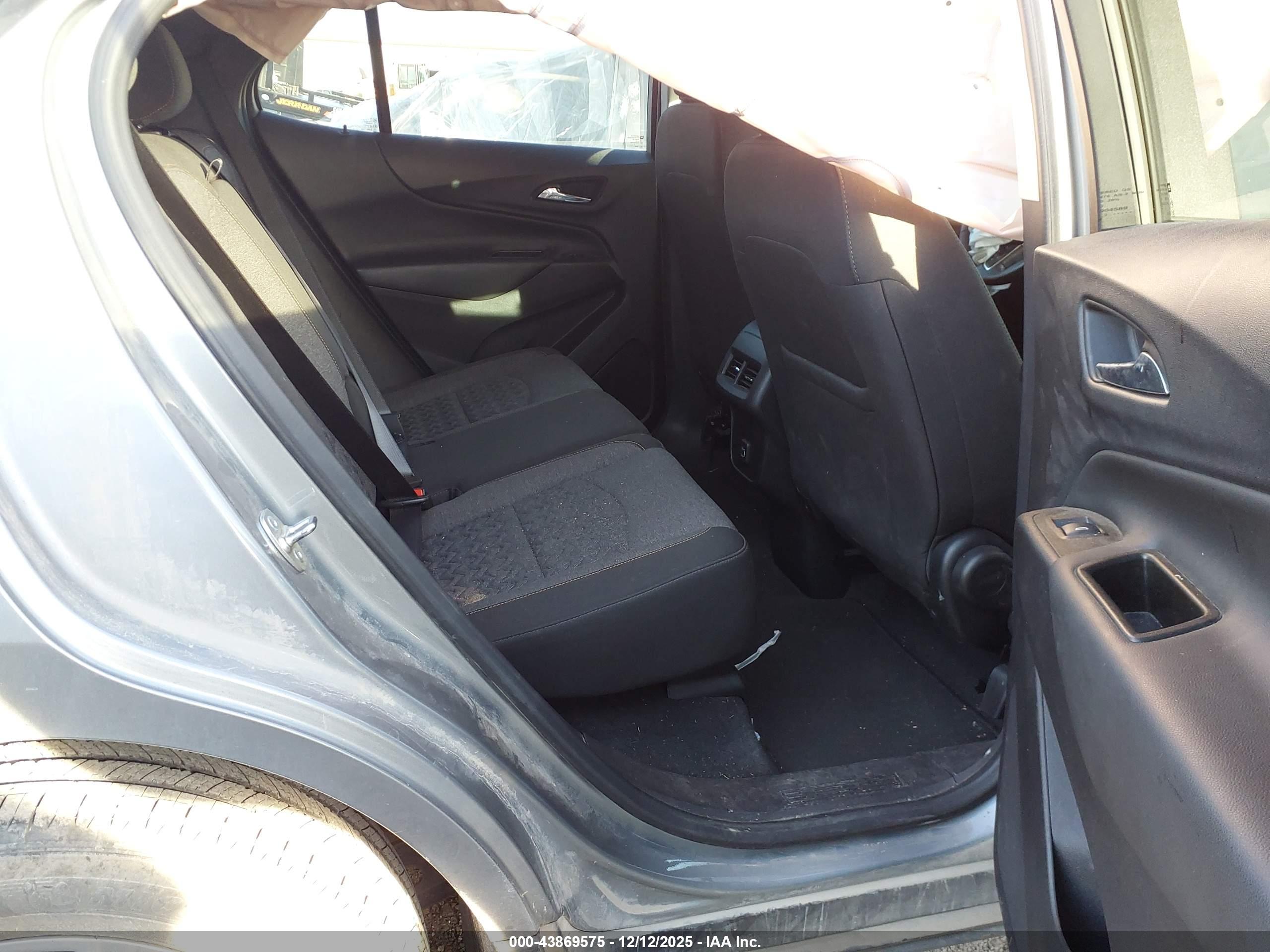CHEVROLET EQUINOX image 8