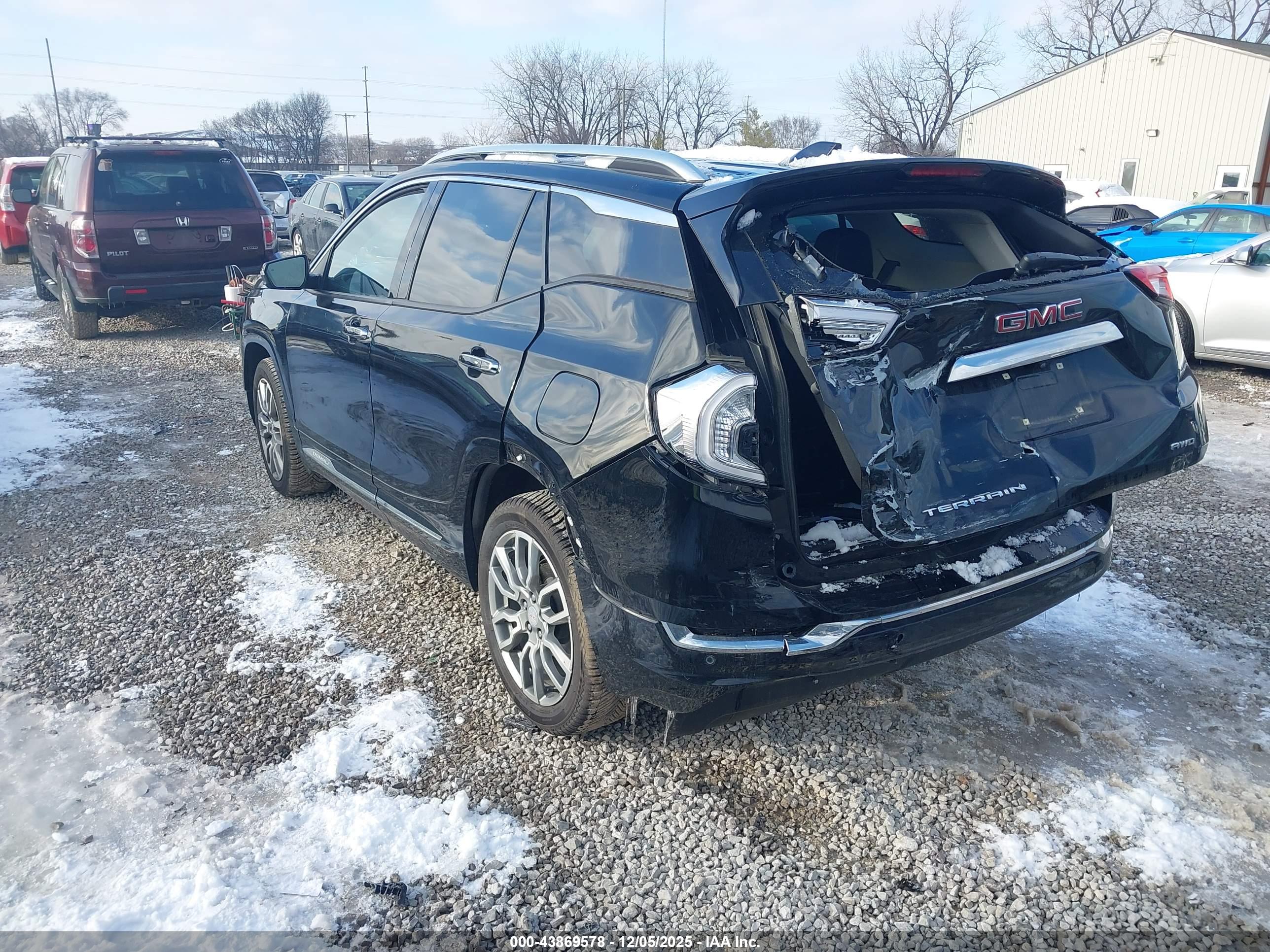 GMC TERRAIN image 3