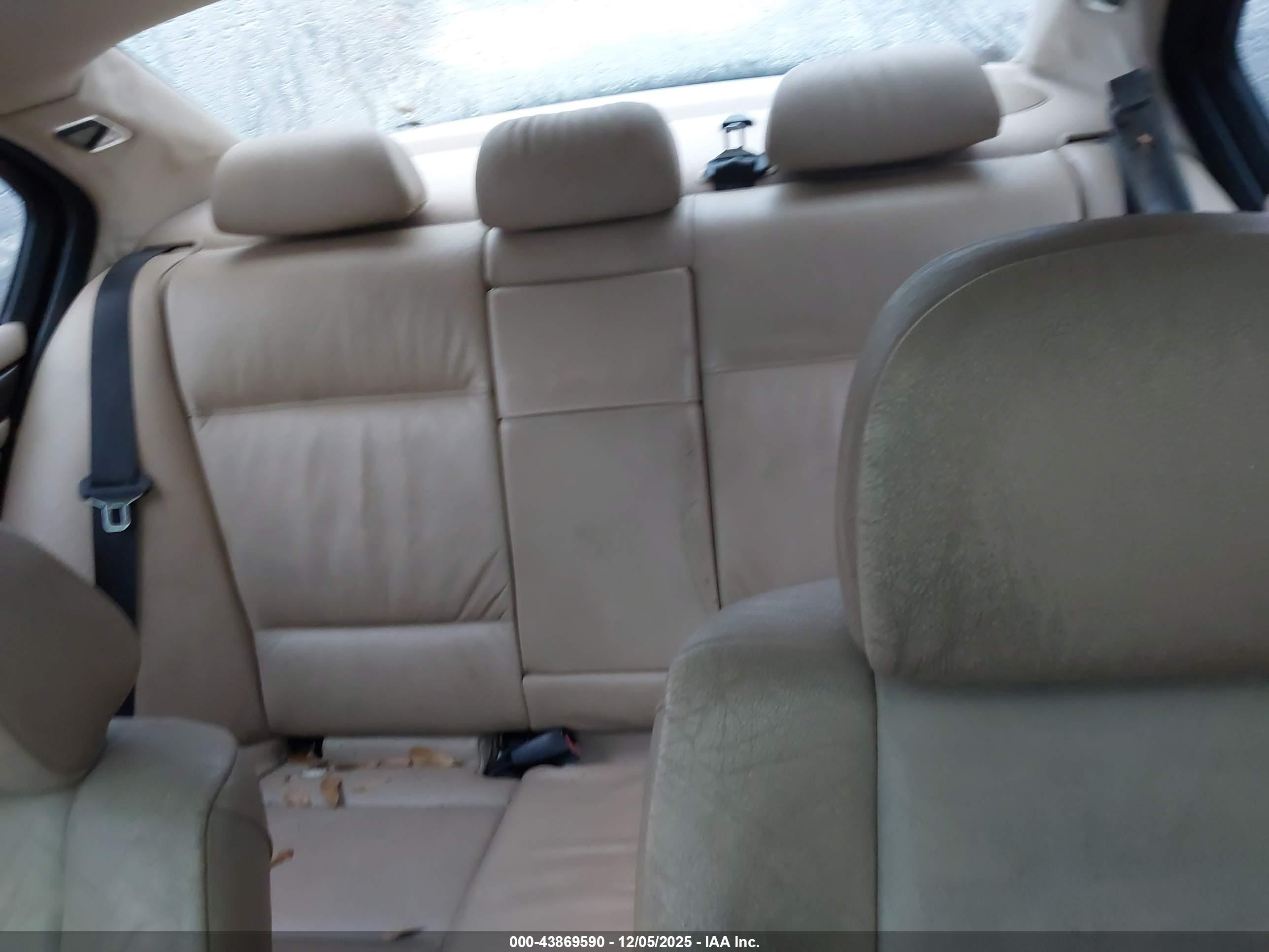 BMW 330XI image 8