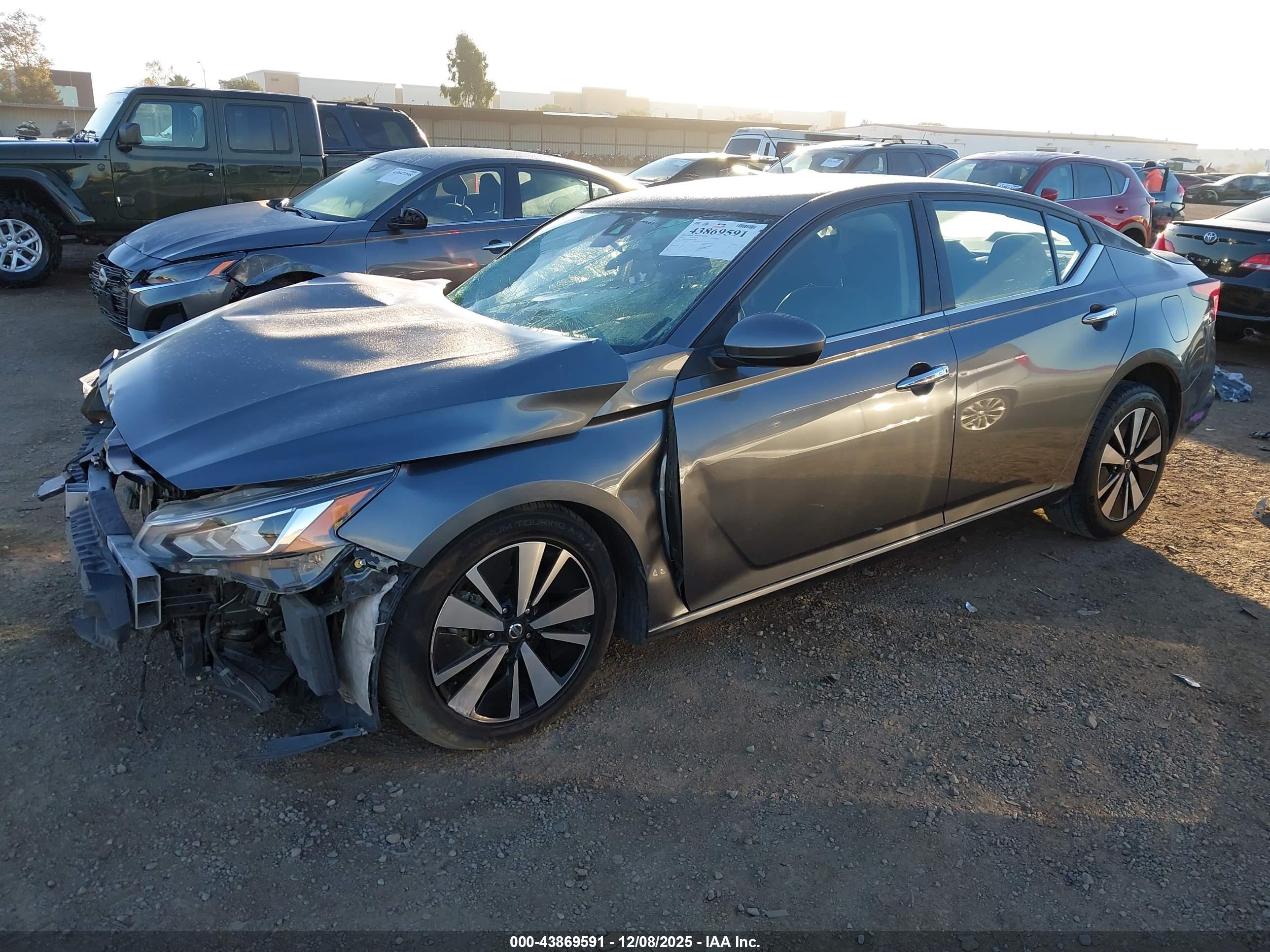 NISSAN ALTIMA image 2