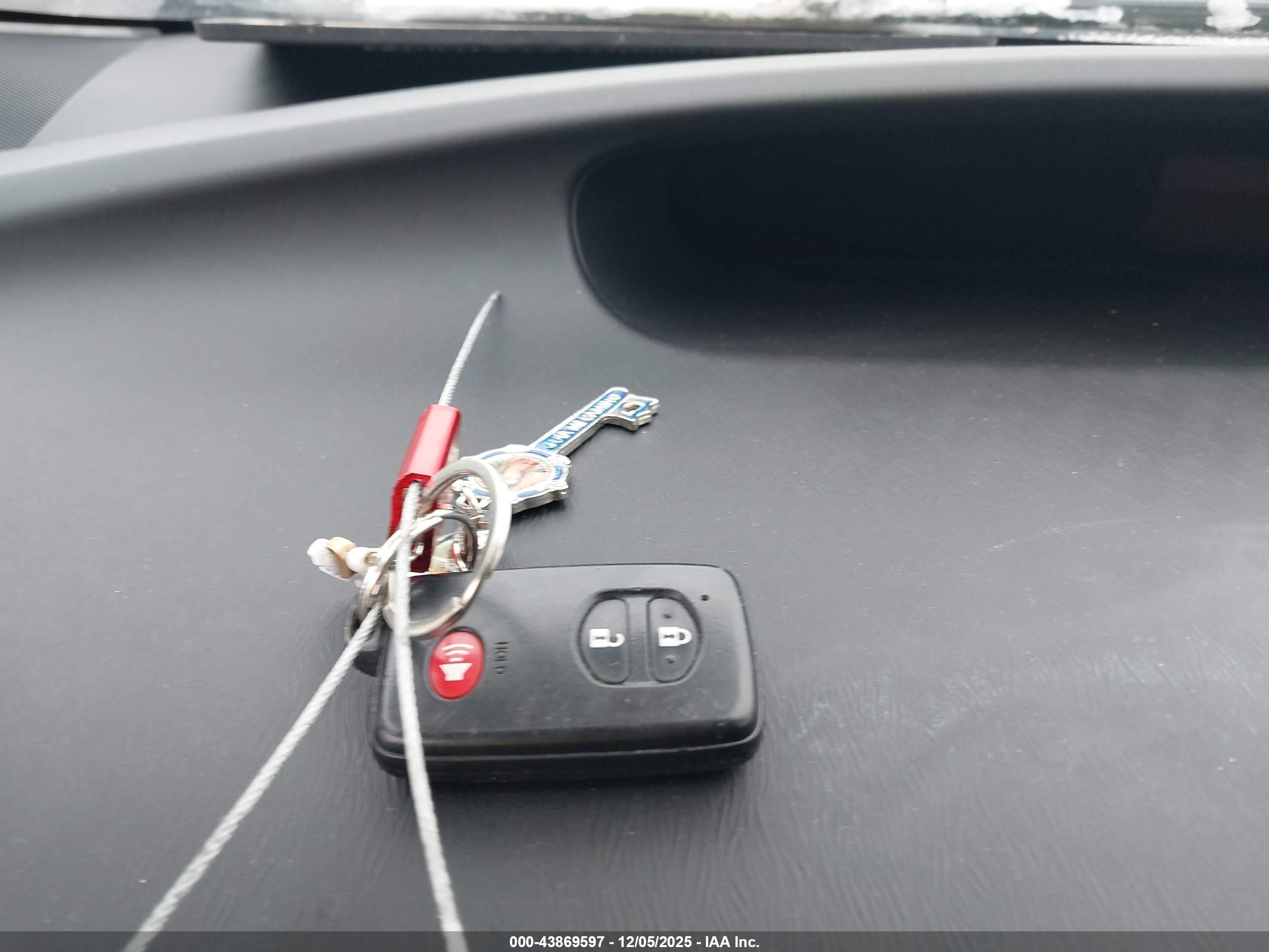 TOYOTA PRIUS image 11