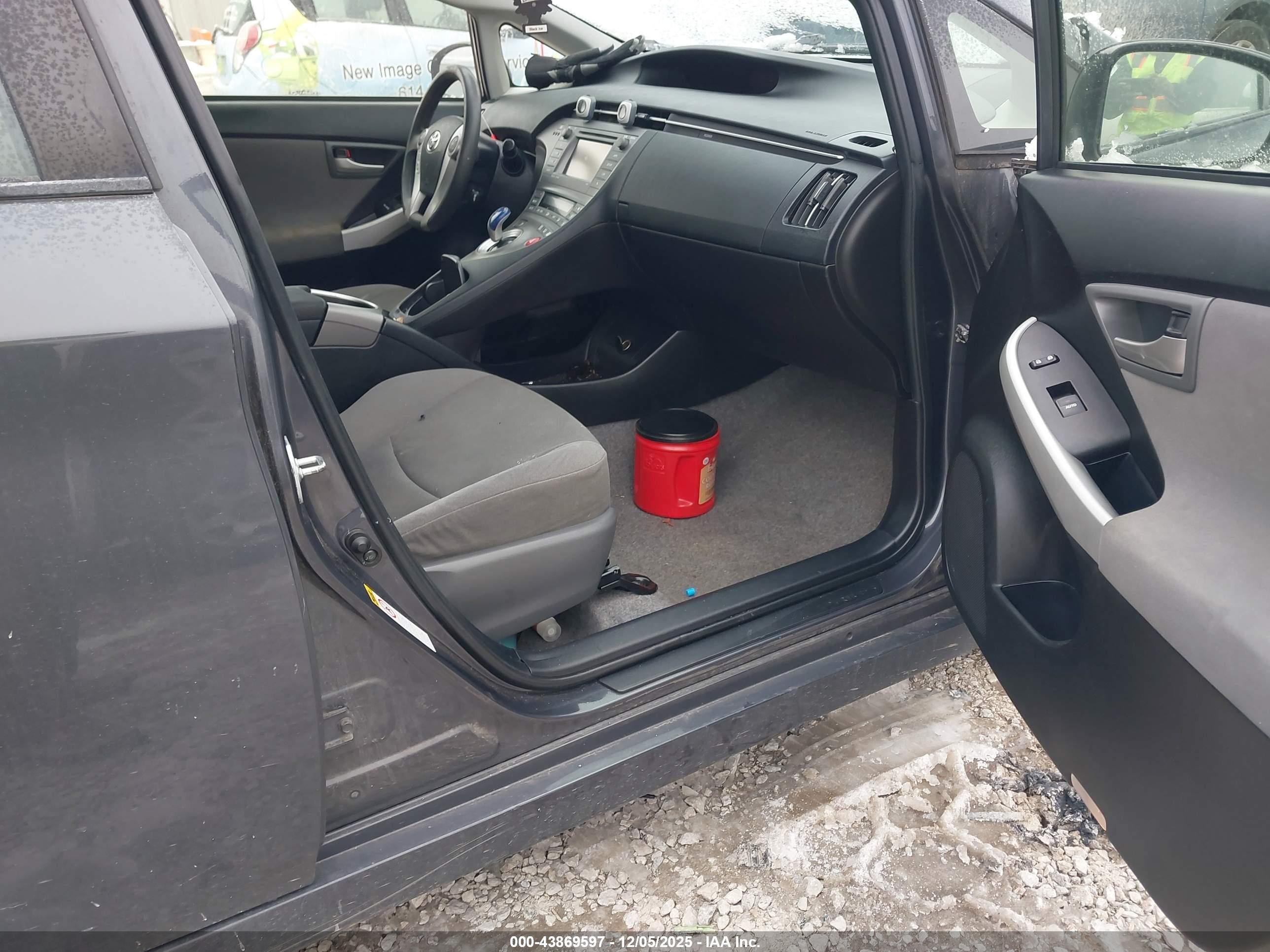 TOYOTA PRIUS image 5