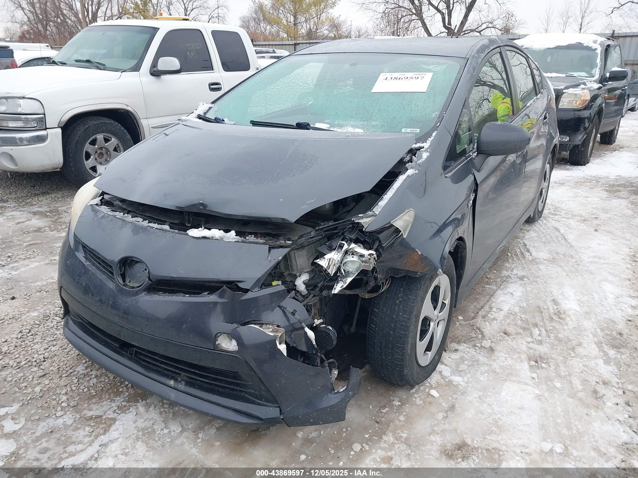TOYOTA PRIUS image 6