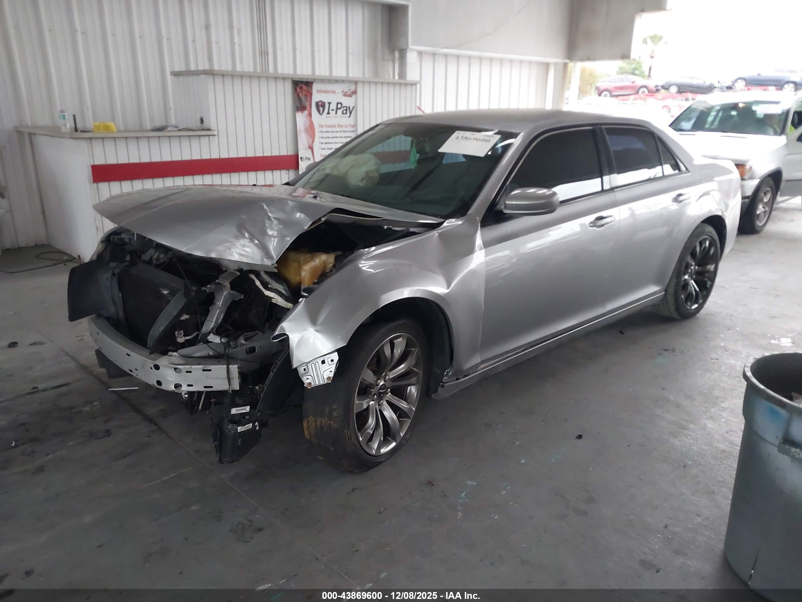 CHRYSLER 300 image 2