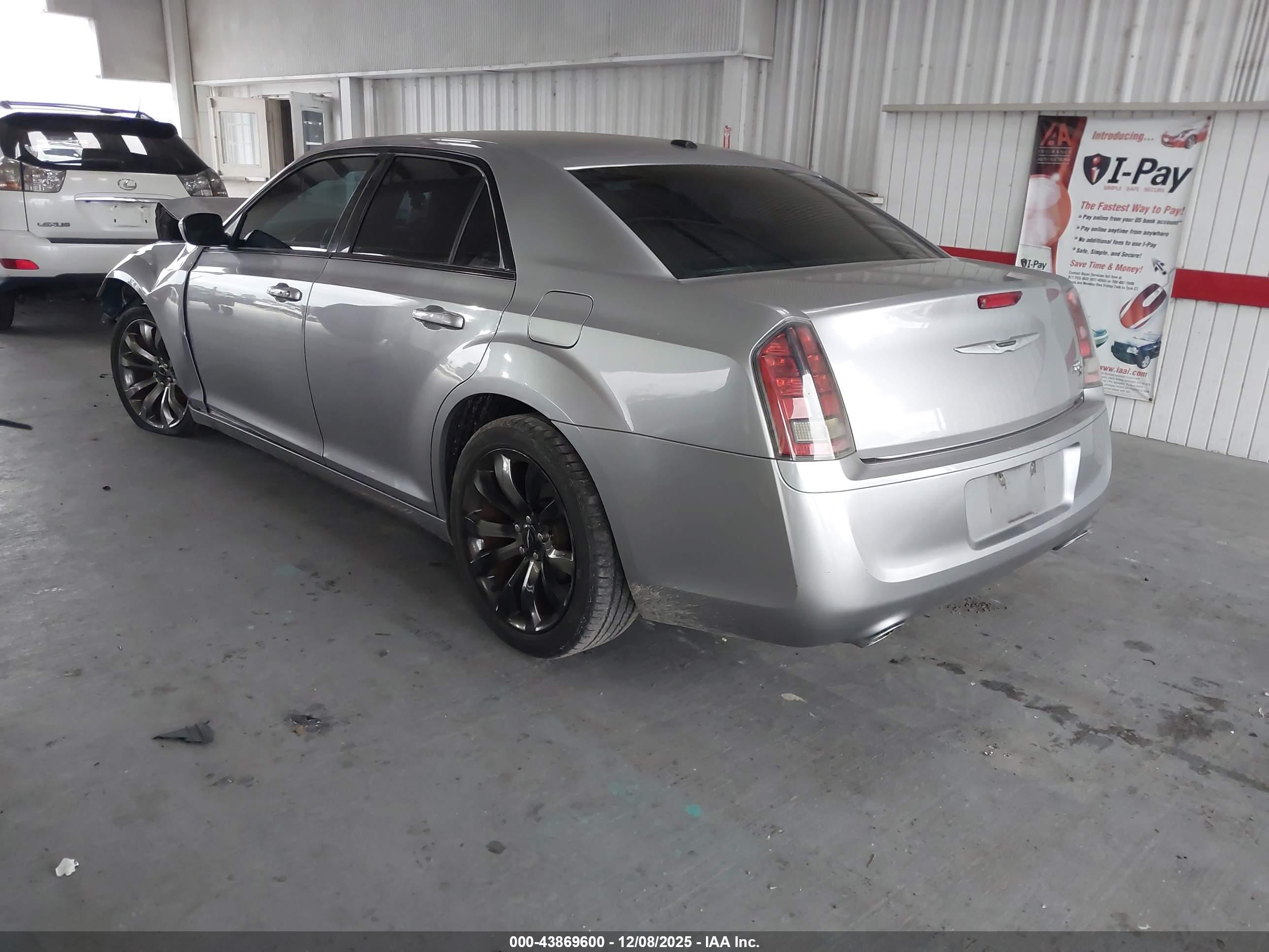 CHRYSLER 300 image 3