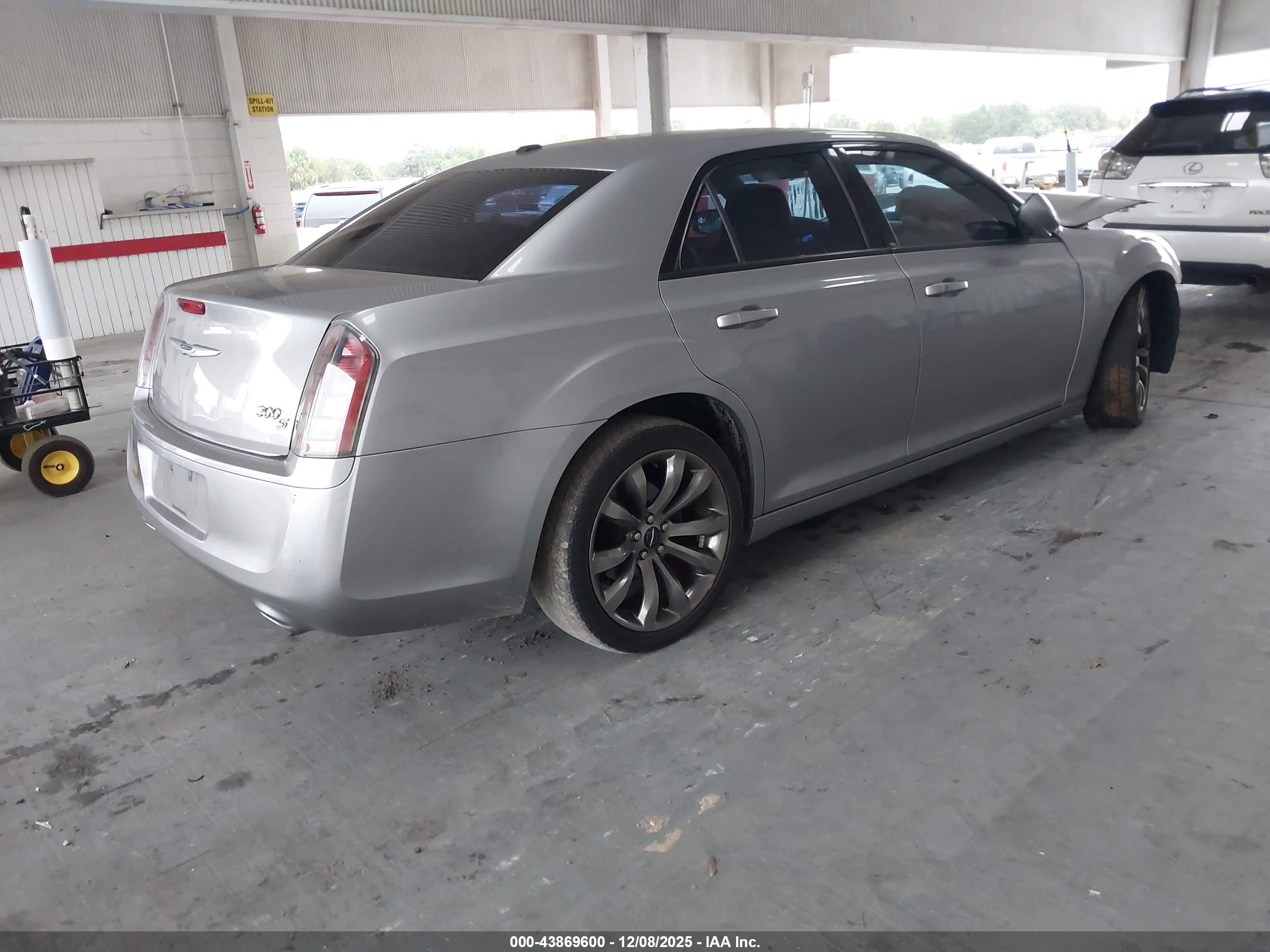 CHRYSLER 300 image 4