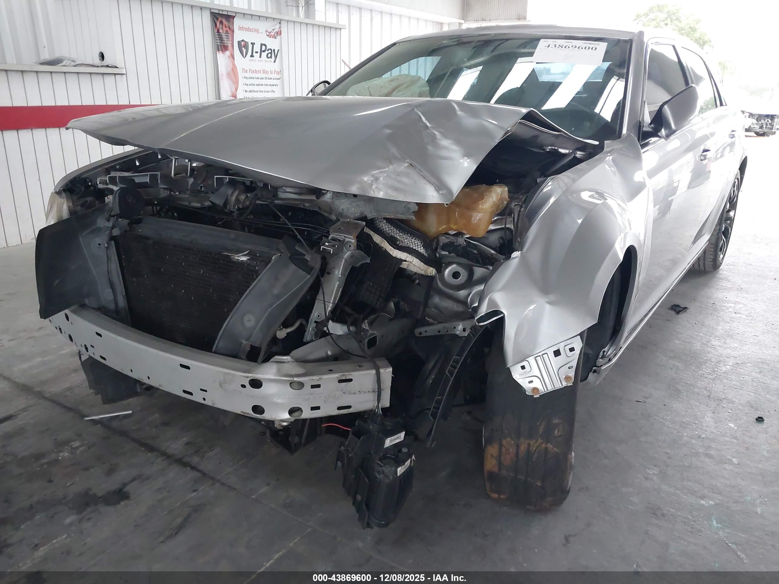 CHRYSLER 300 image 6