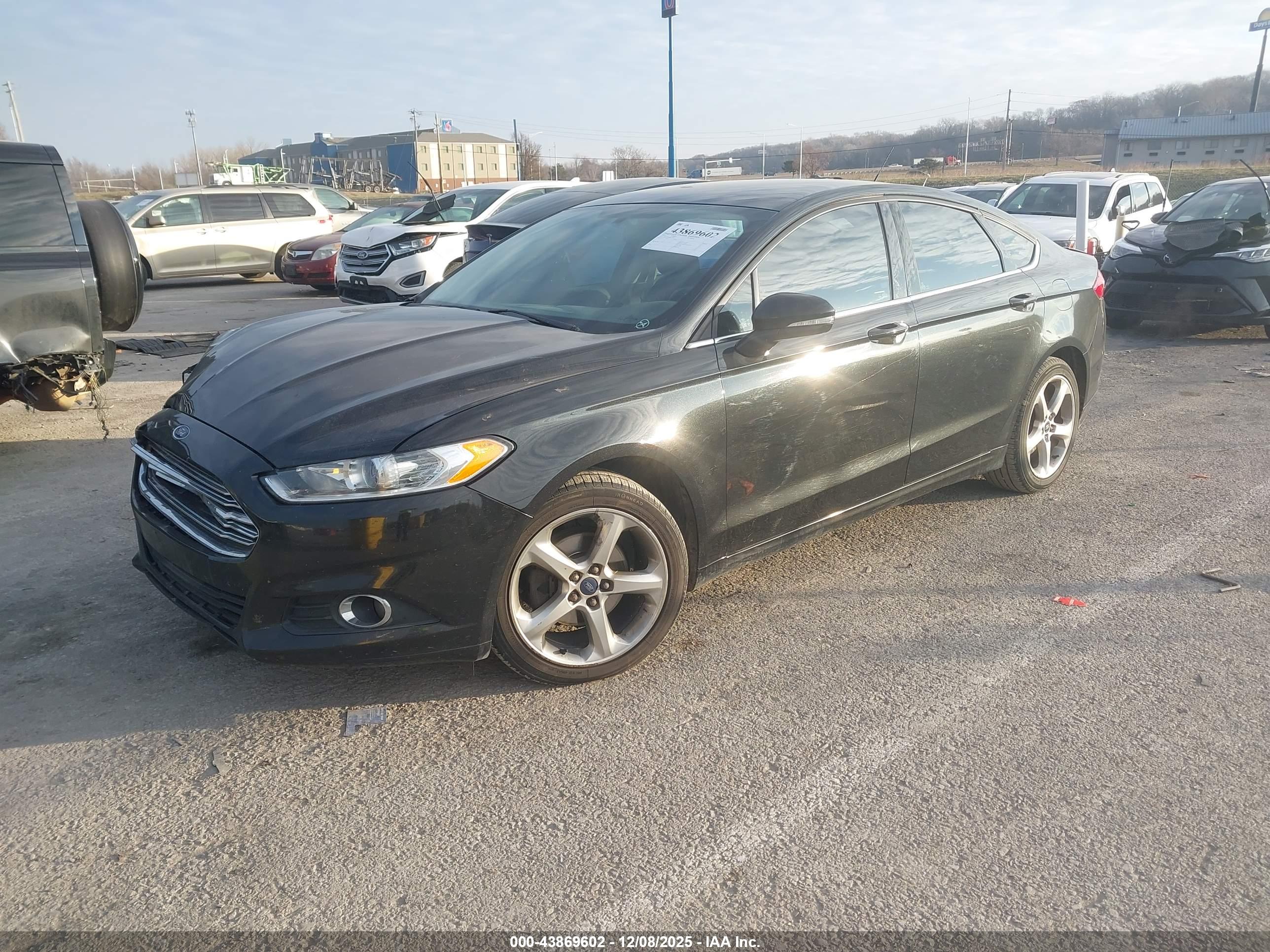FORD FUSION image 2