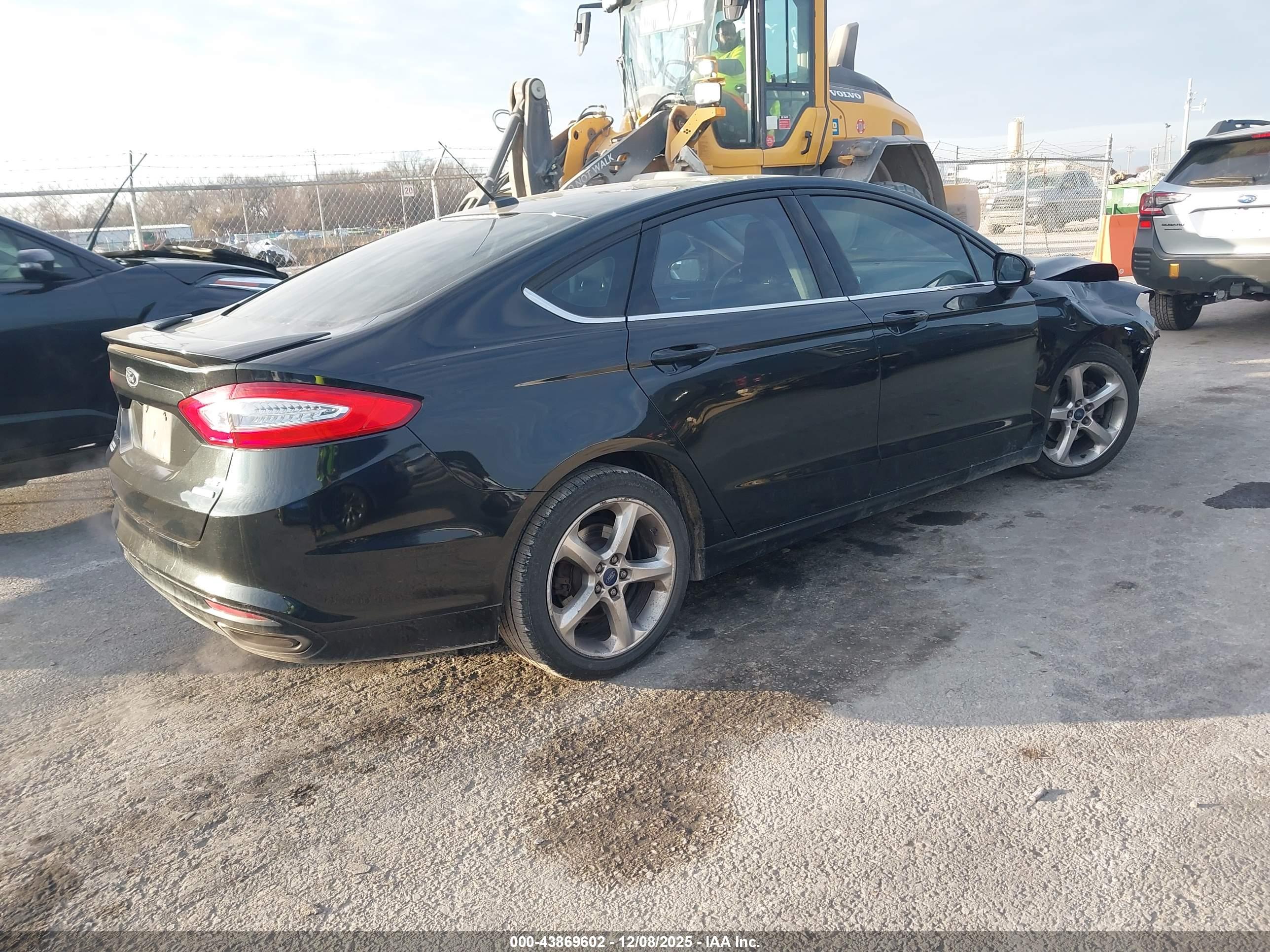 FORD FUSION image 4