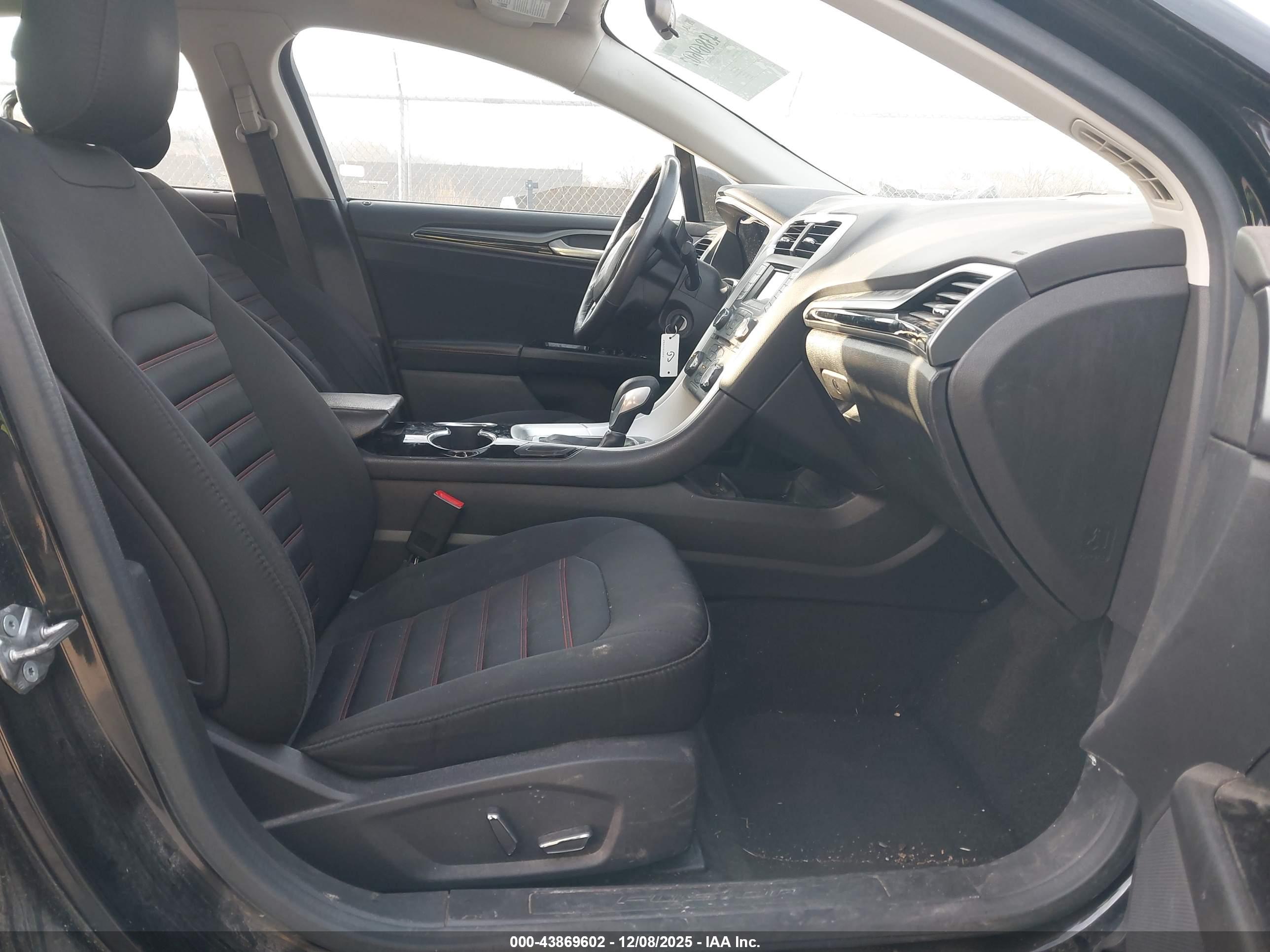 FORD FUSION image 5