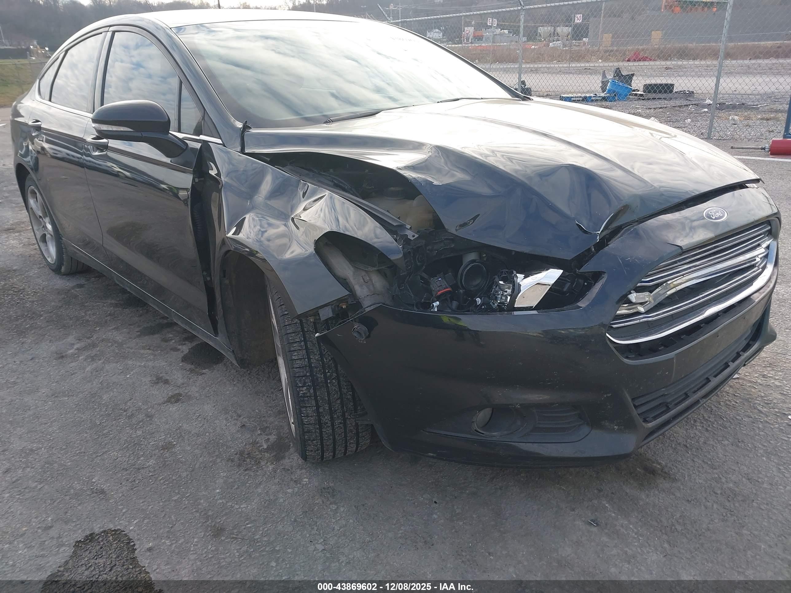 FORD FUSION image 6