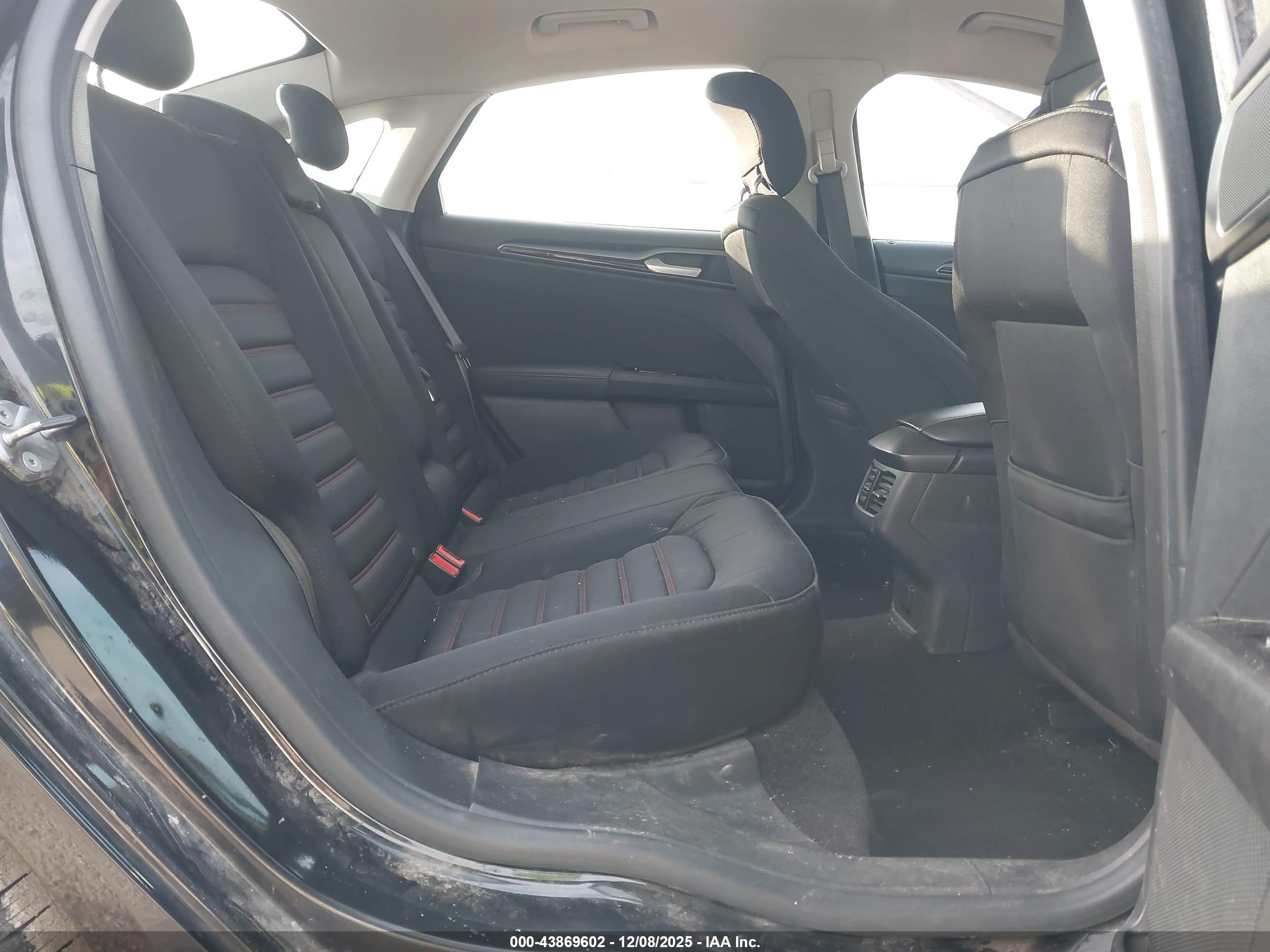 FORD FUSION image 8