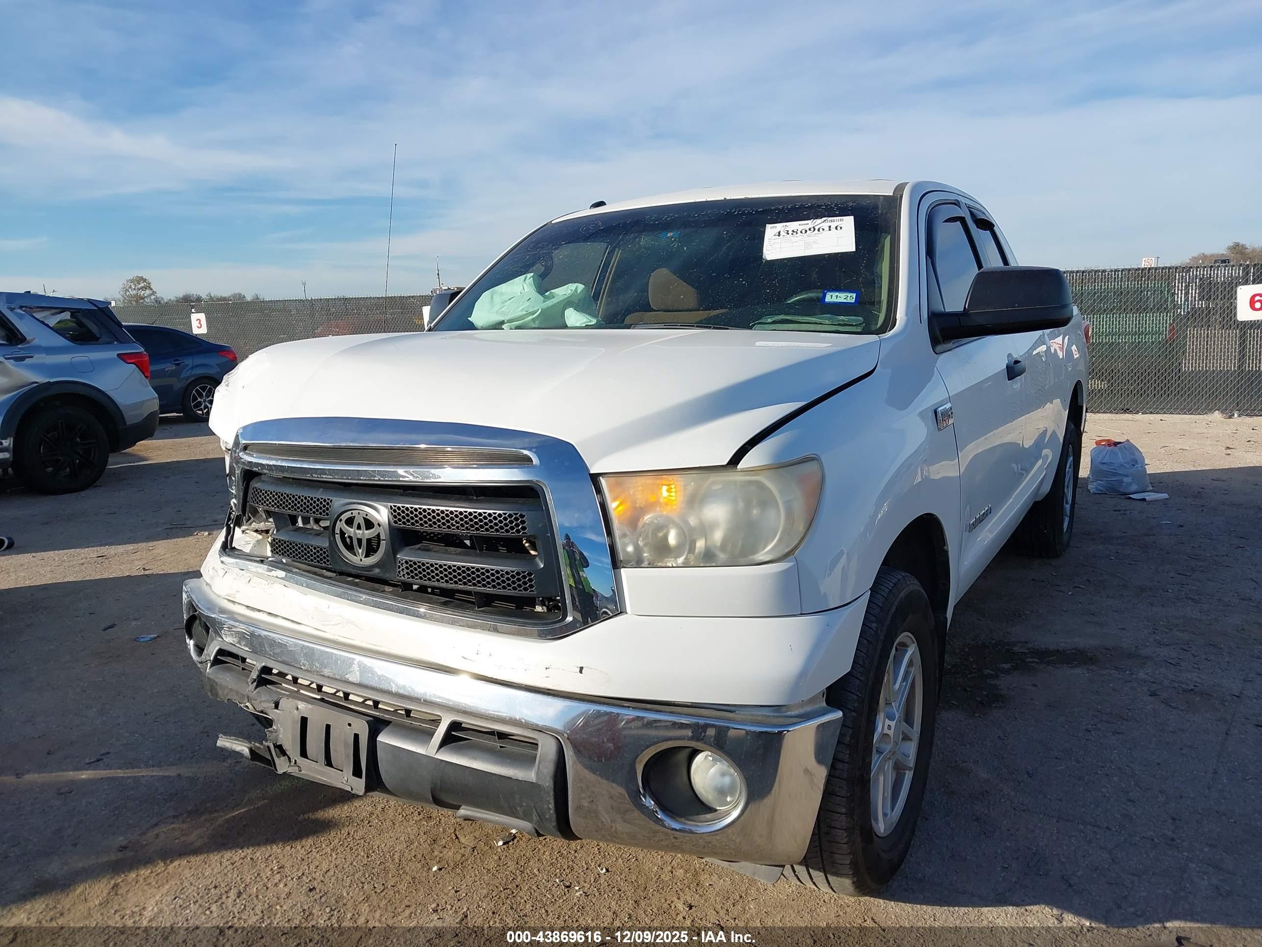 TOYOTA TUNDRA image 2