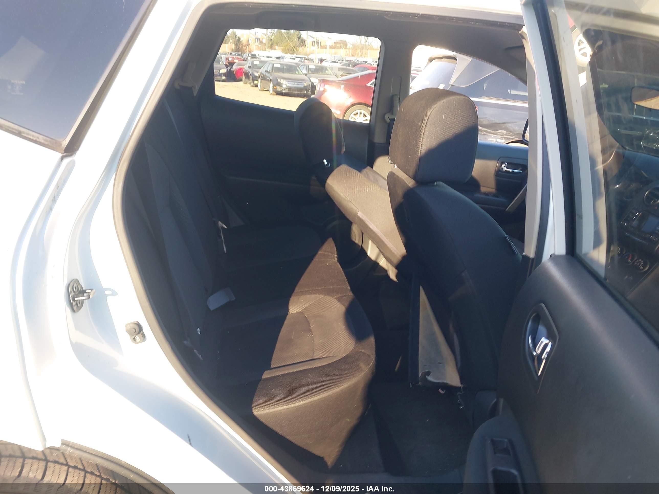NISSAN ROGUE image 8