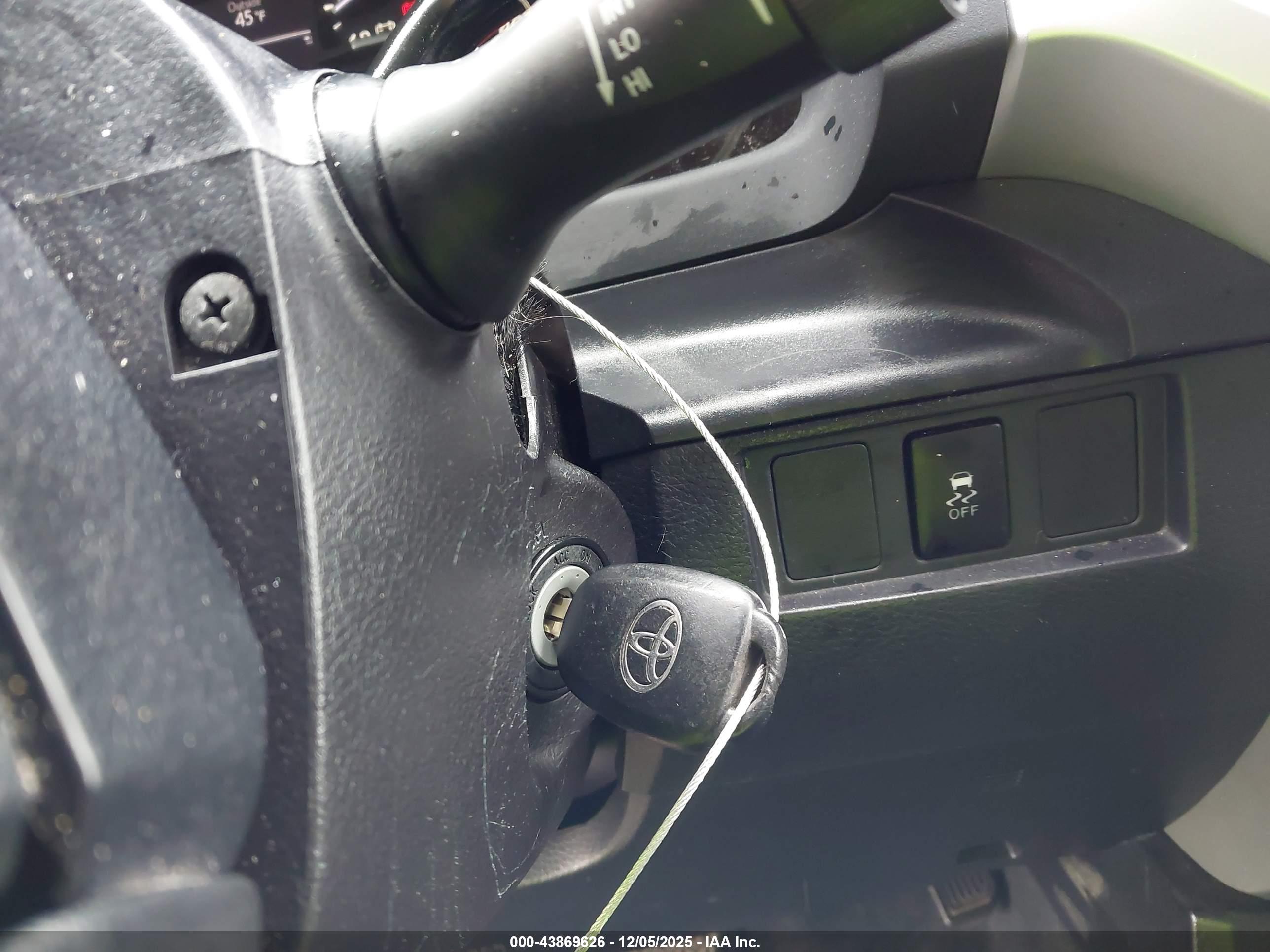 TOYOTA TUNDRA image 11
