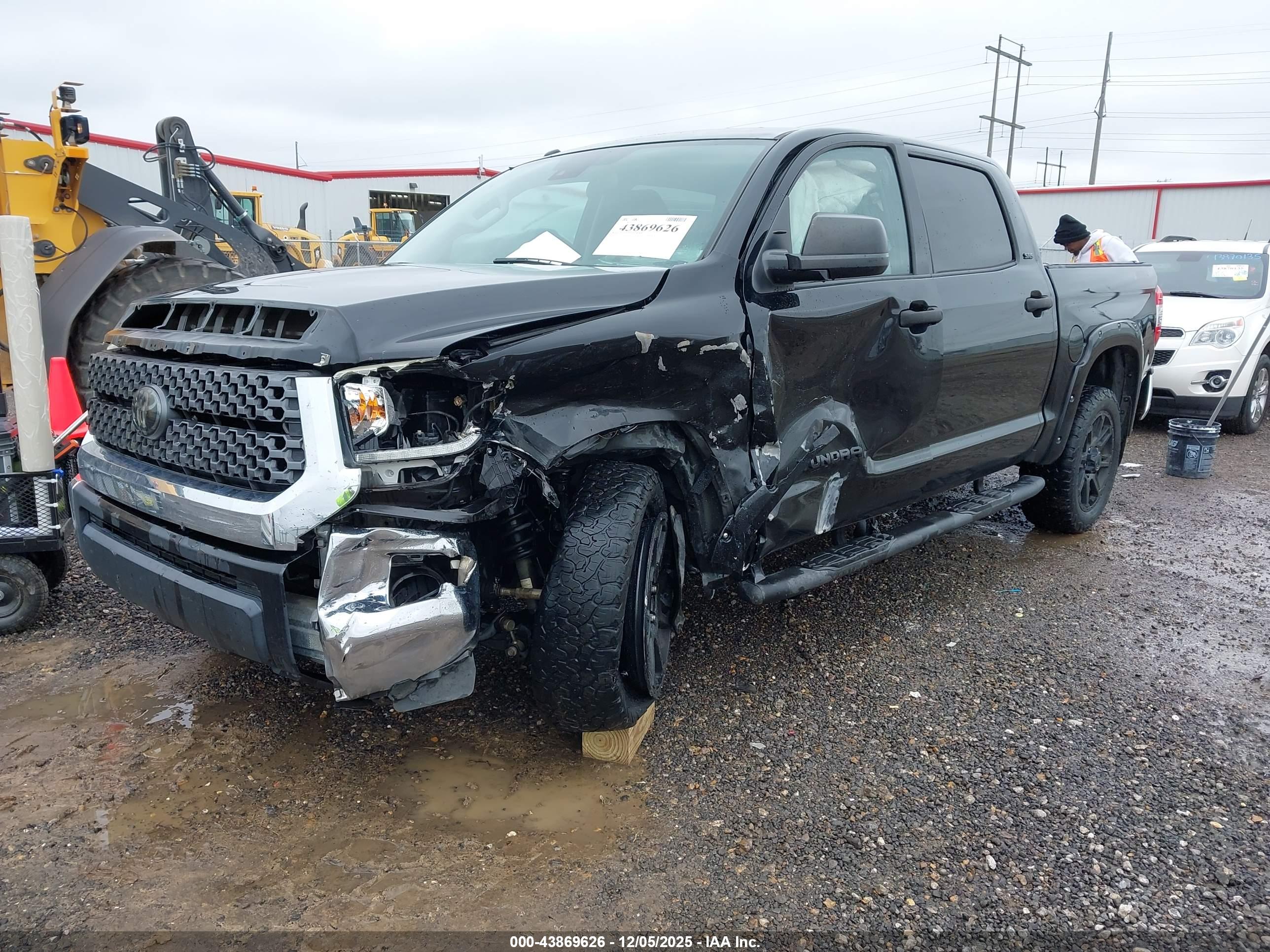 TOYOTA TUNDRA image 2