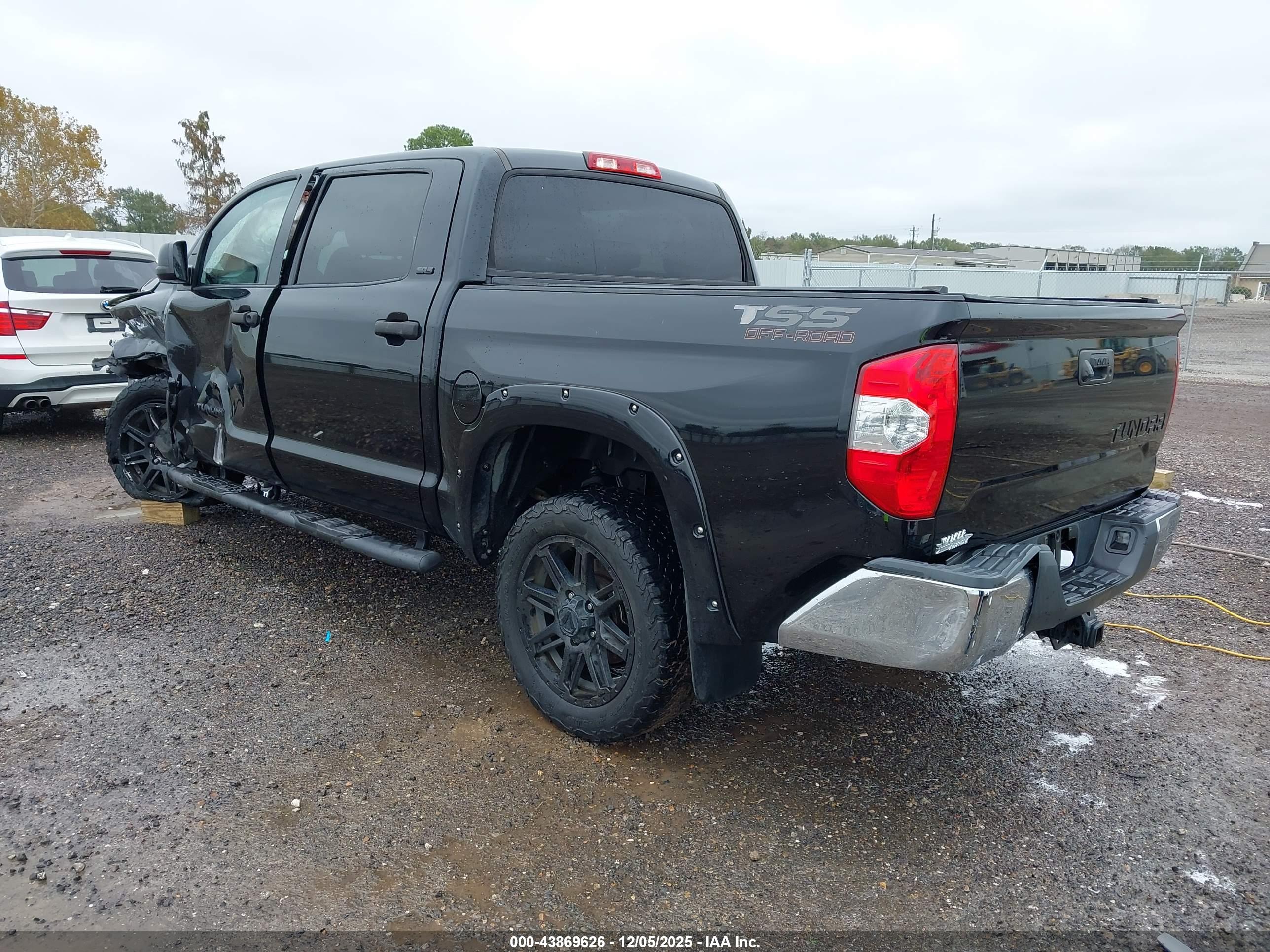 TOYOTA TUNDRA image 3
