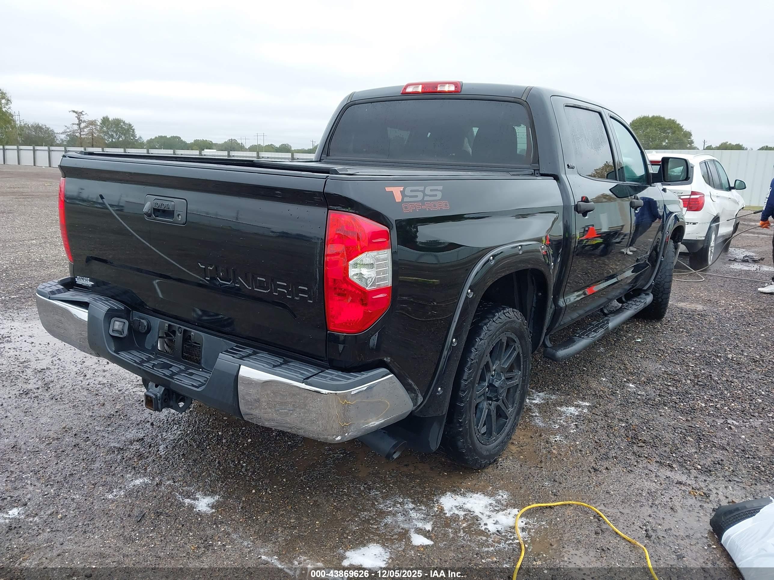TOYOTA TUNDRA image 4