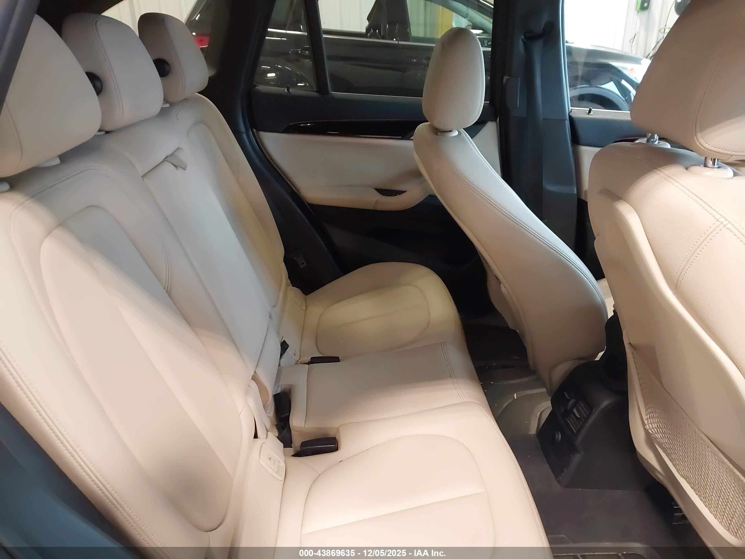 BMW X1 image 8