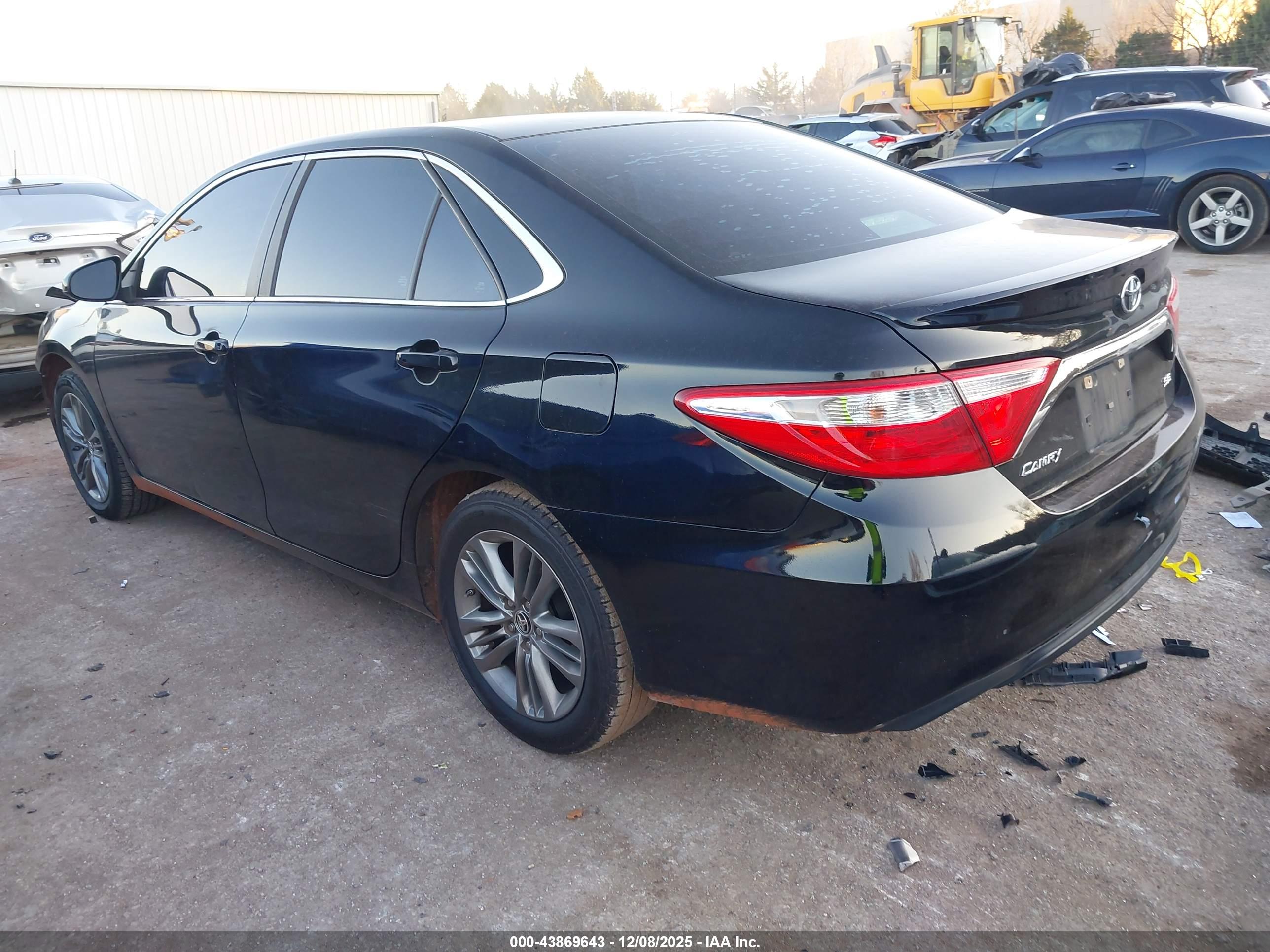 TOYOTA CAMRY image 3