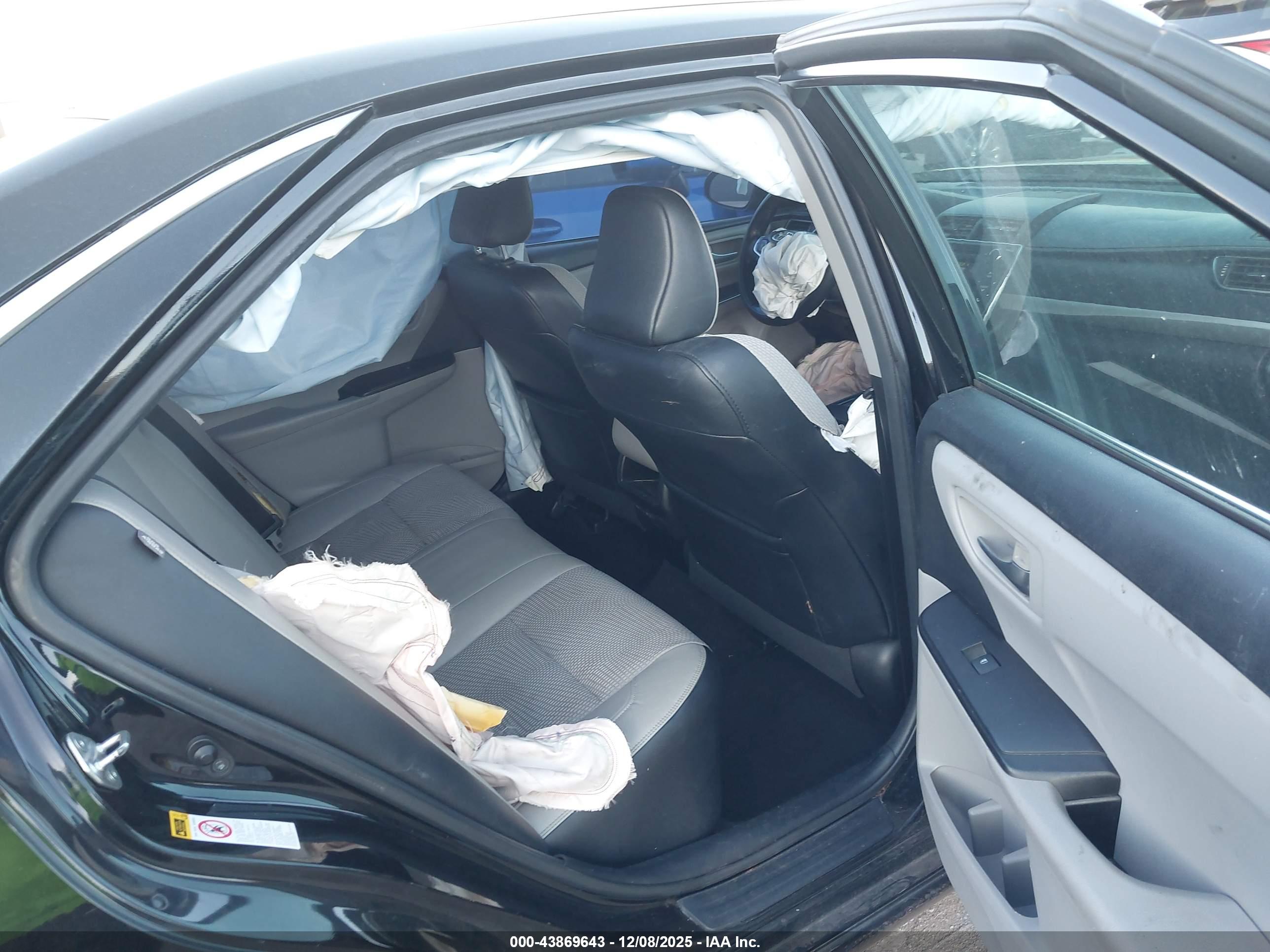 TOYOTA CAMRY image 8