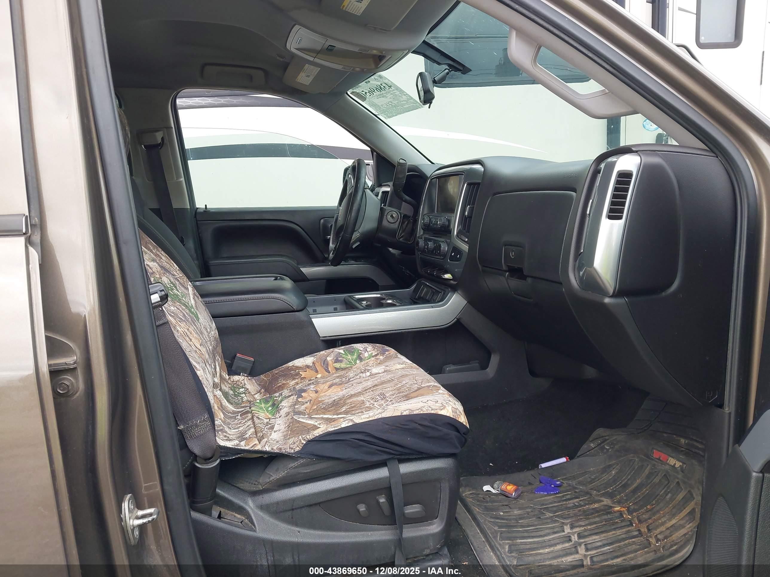 CHEVROLET SILVERADO image 5