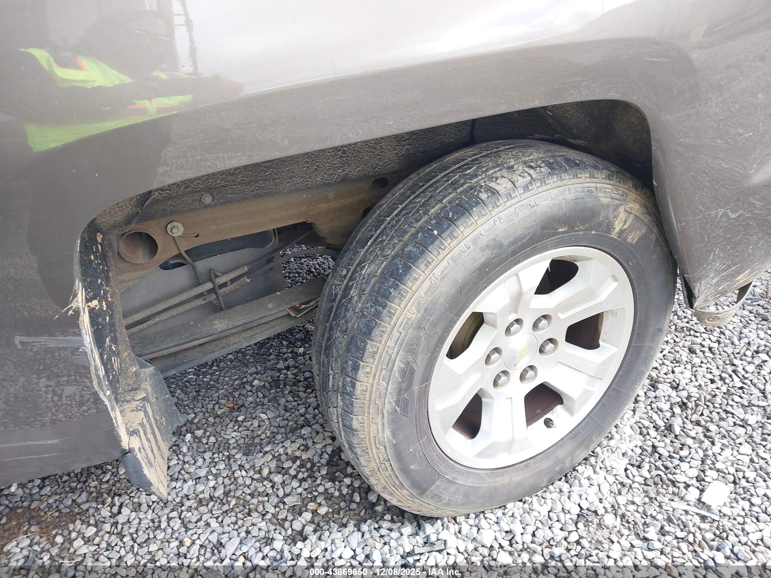 CHEVROLET SILVERADO image 6