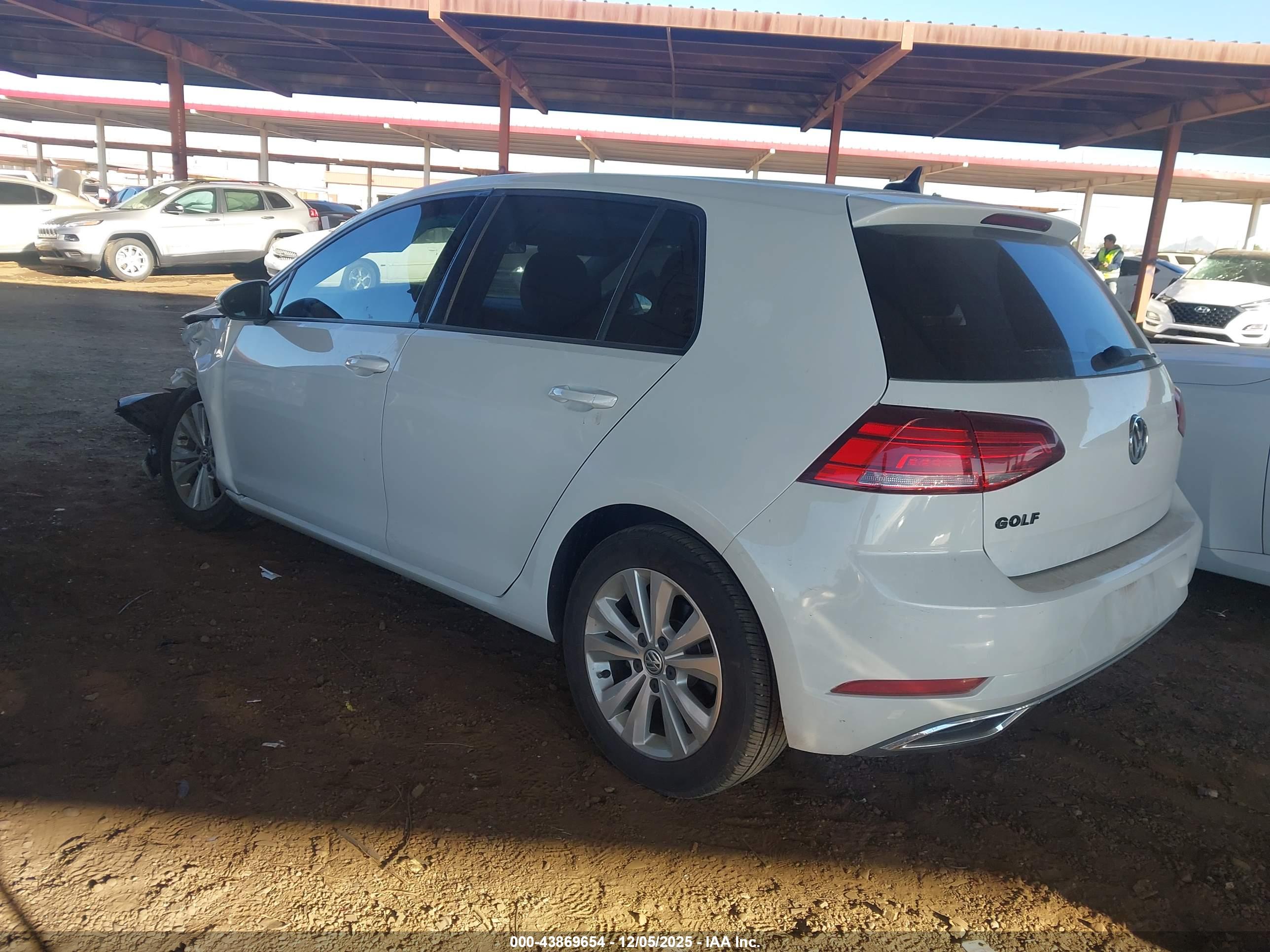 VOLKSWAGEN GOLF image 3