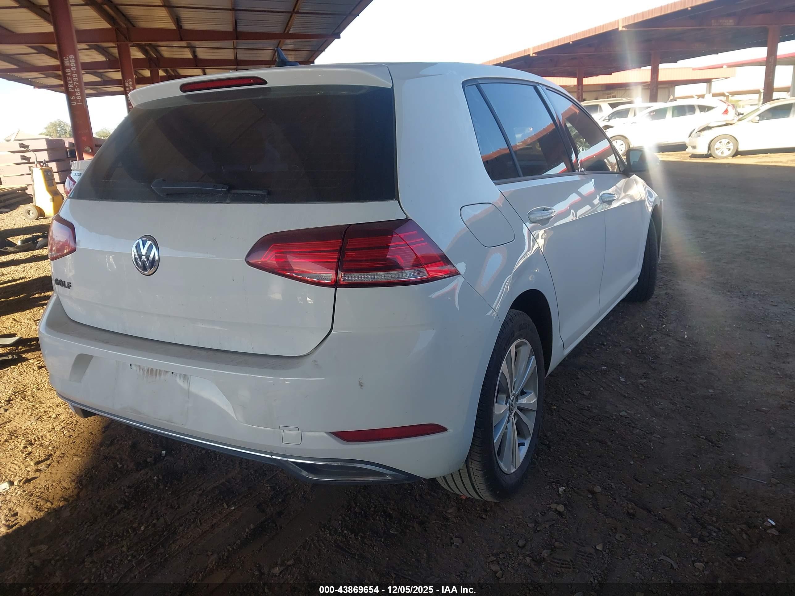 VOLKSWAGEN GOLF image 4