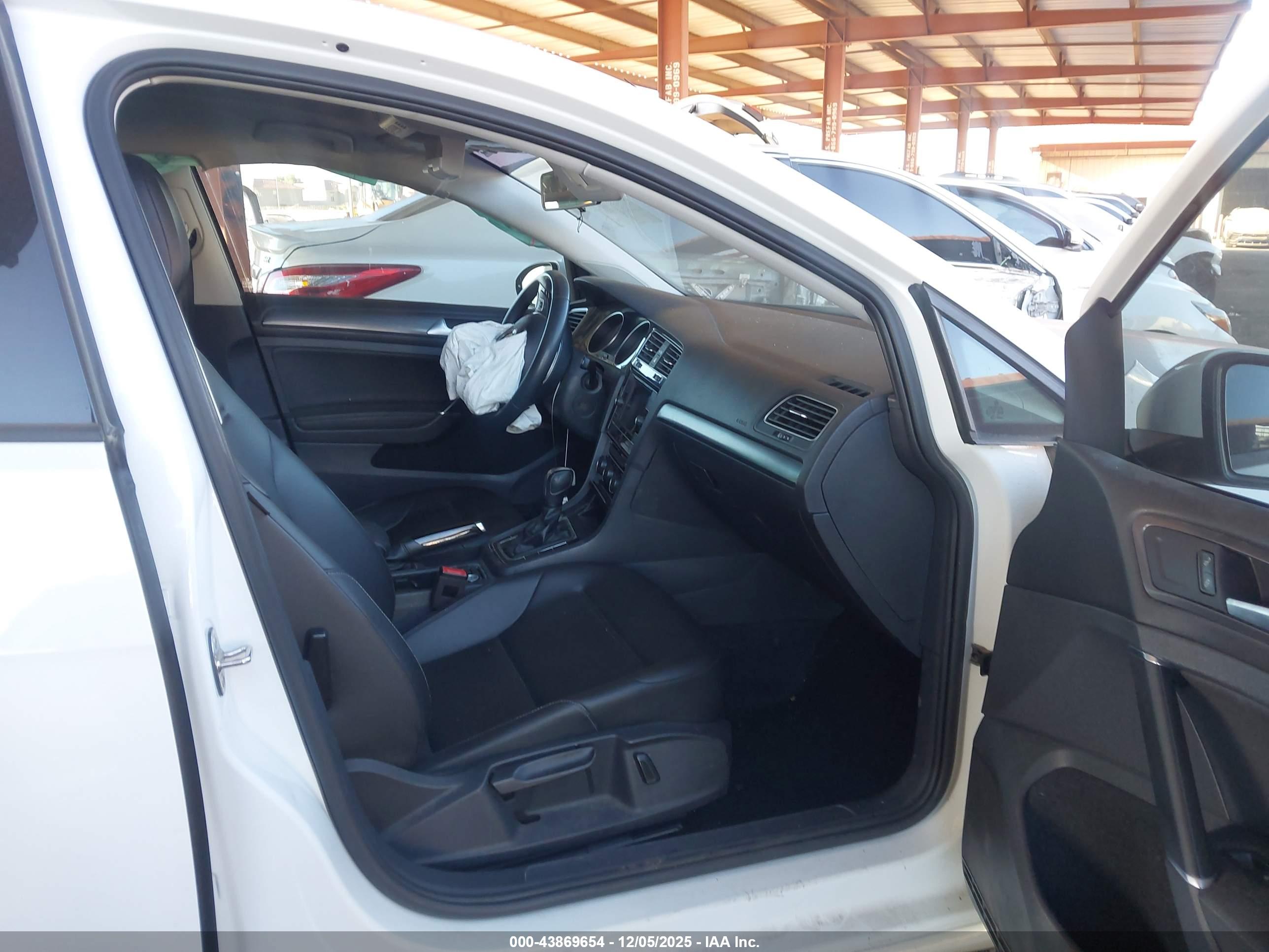 VOLKSWAGEN GOLF image 5