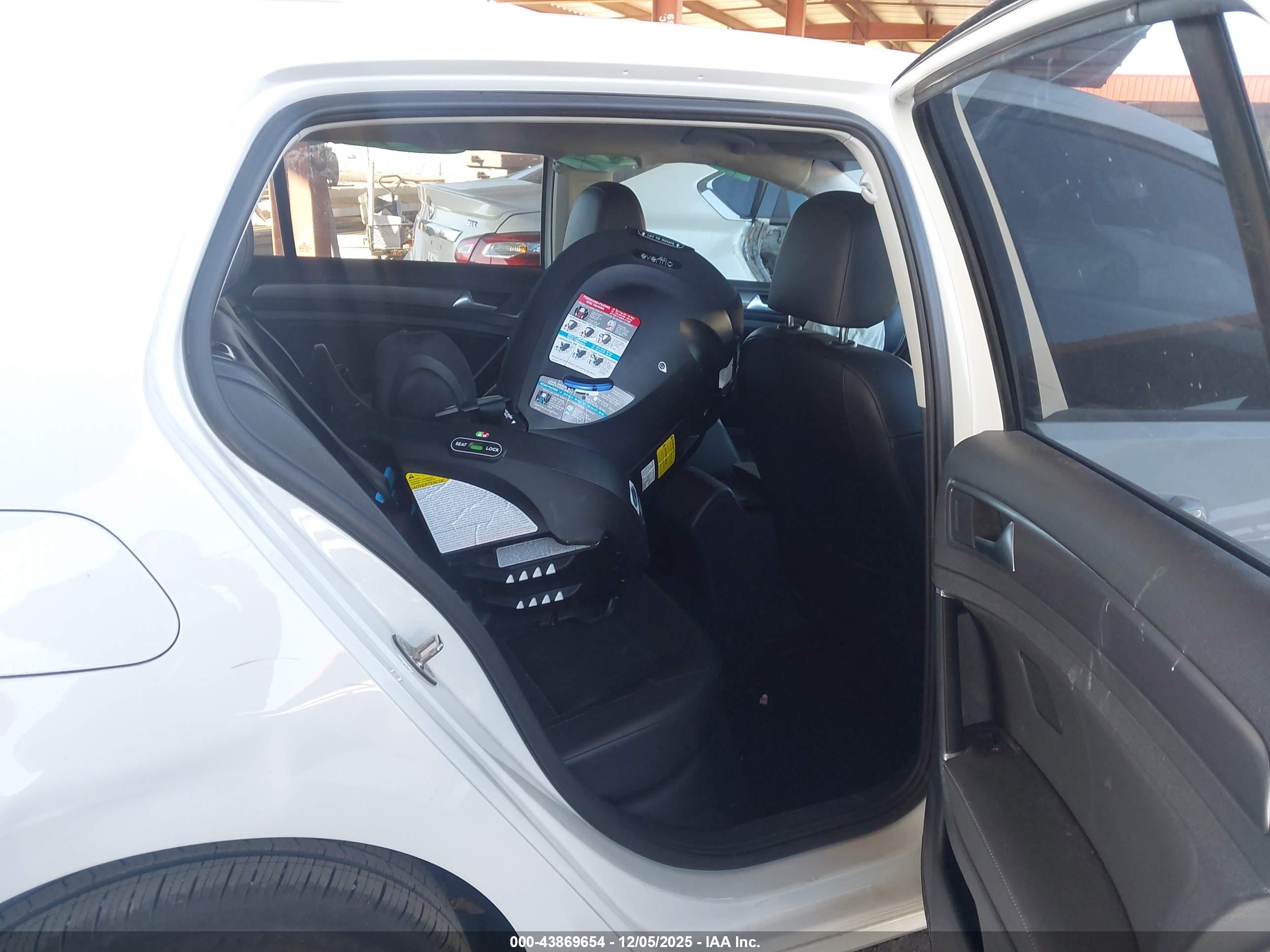 VOLKSWAGEN GOLF image 8