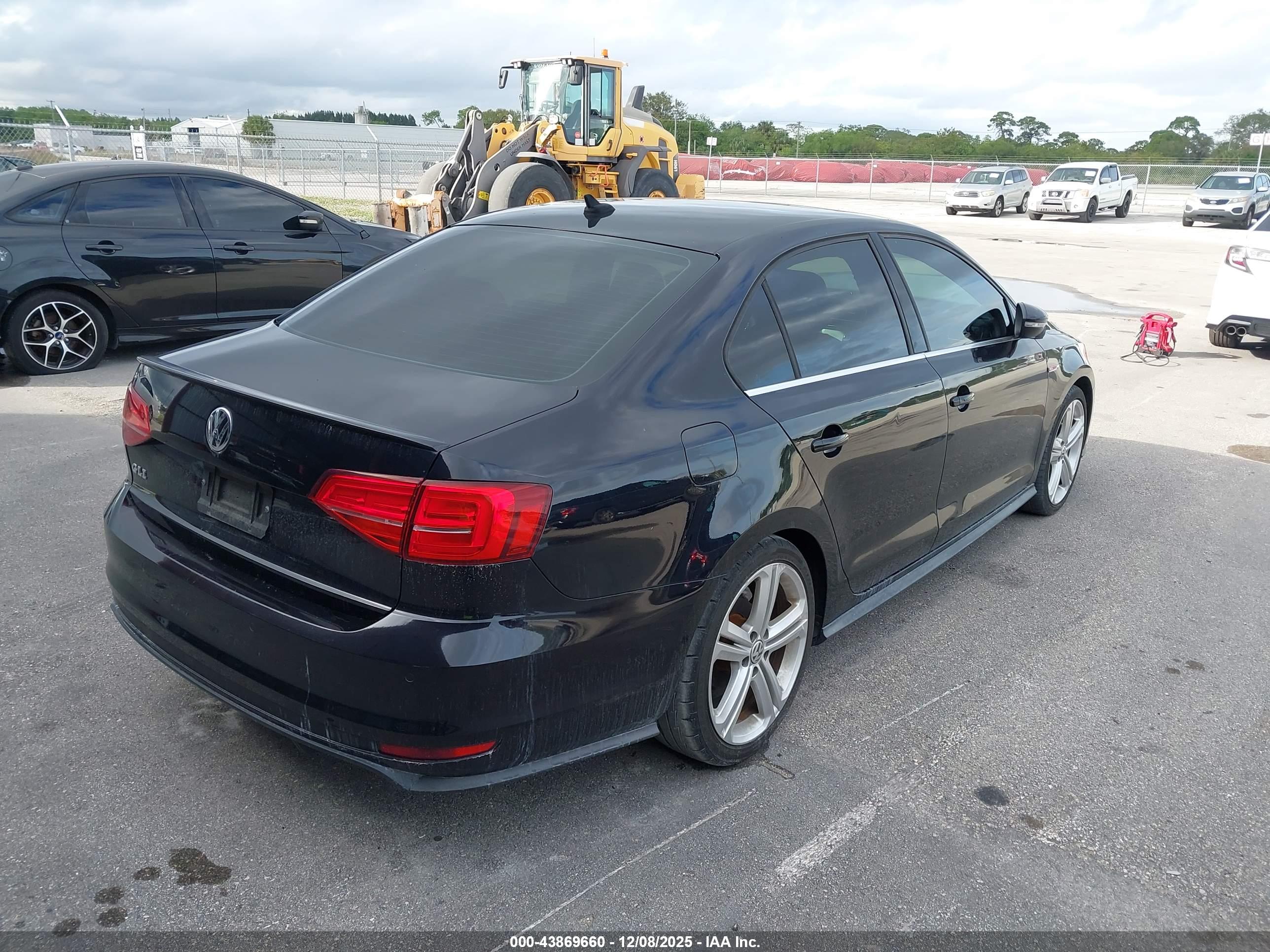 VOLKSWAGEN JETTA image 4