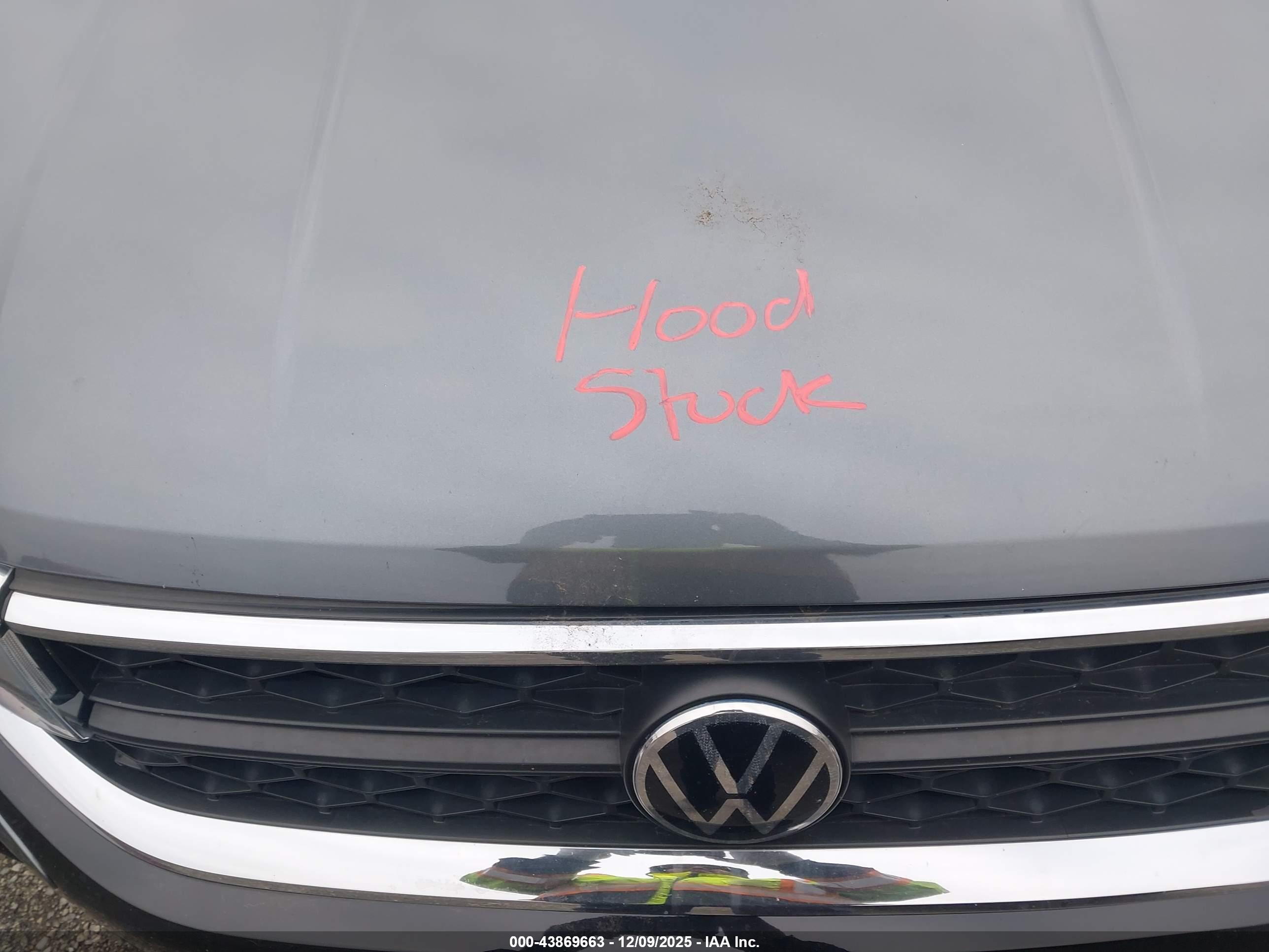 VOLKSWAGEN TAOS image 10