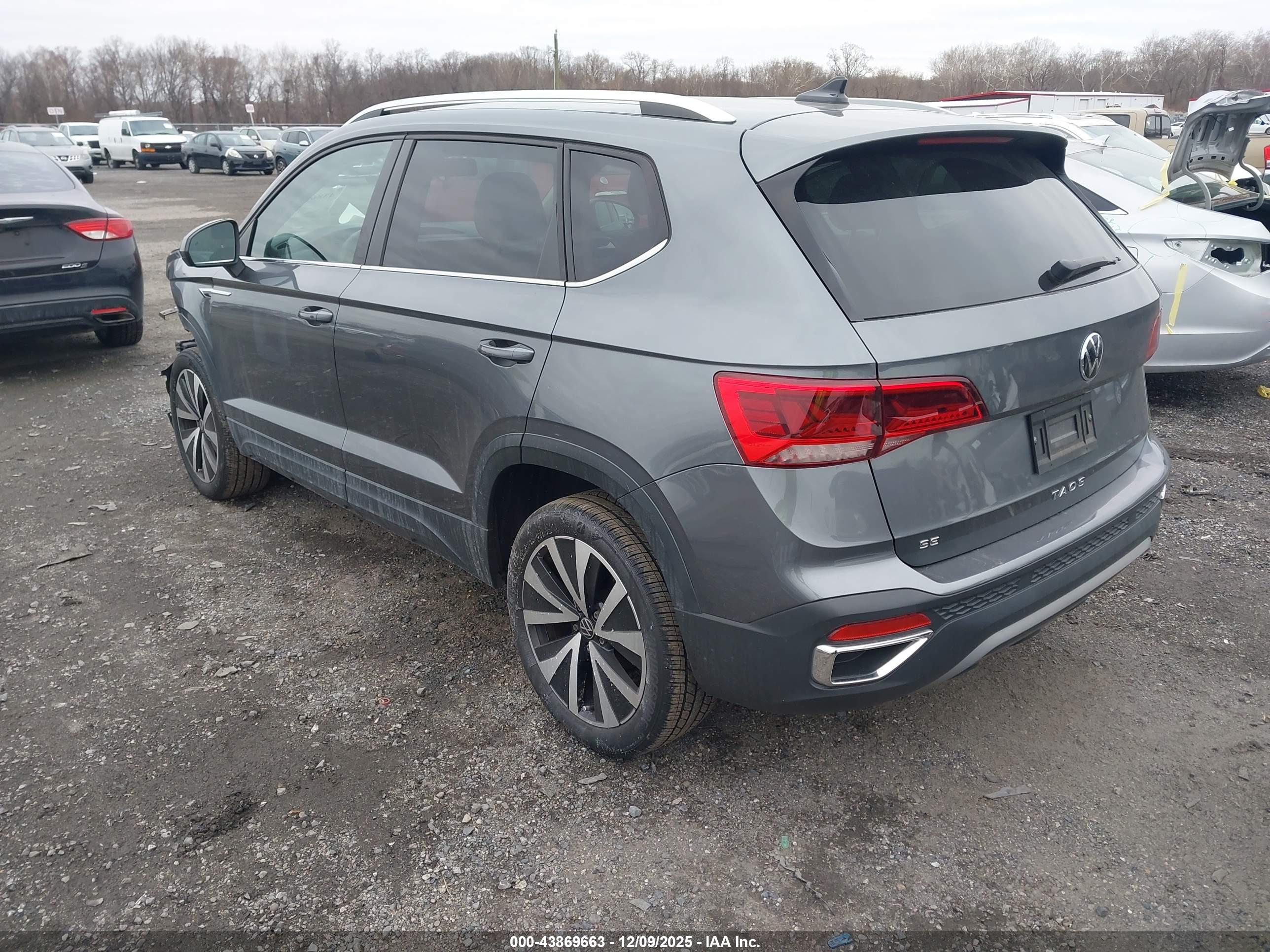 VOLKSWAGEN TAOS image 3