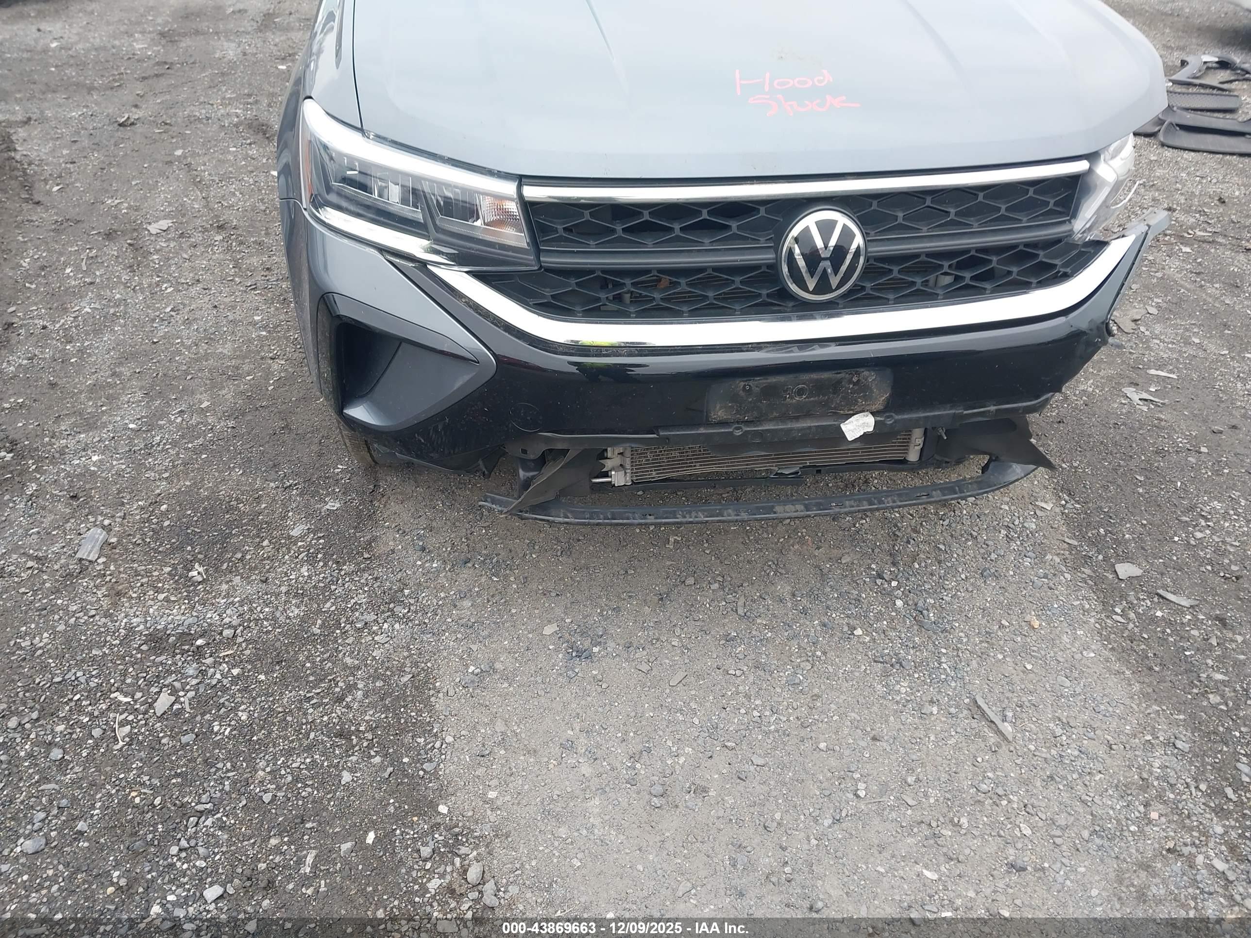 VOLKSWAGEN TAOS image 6