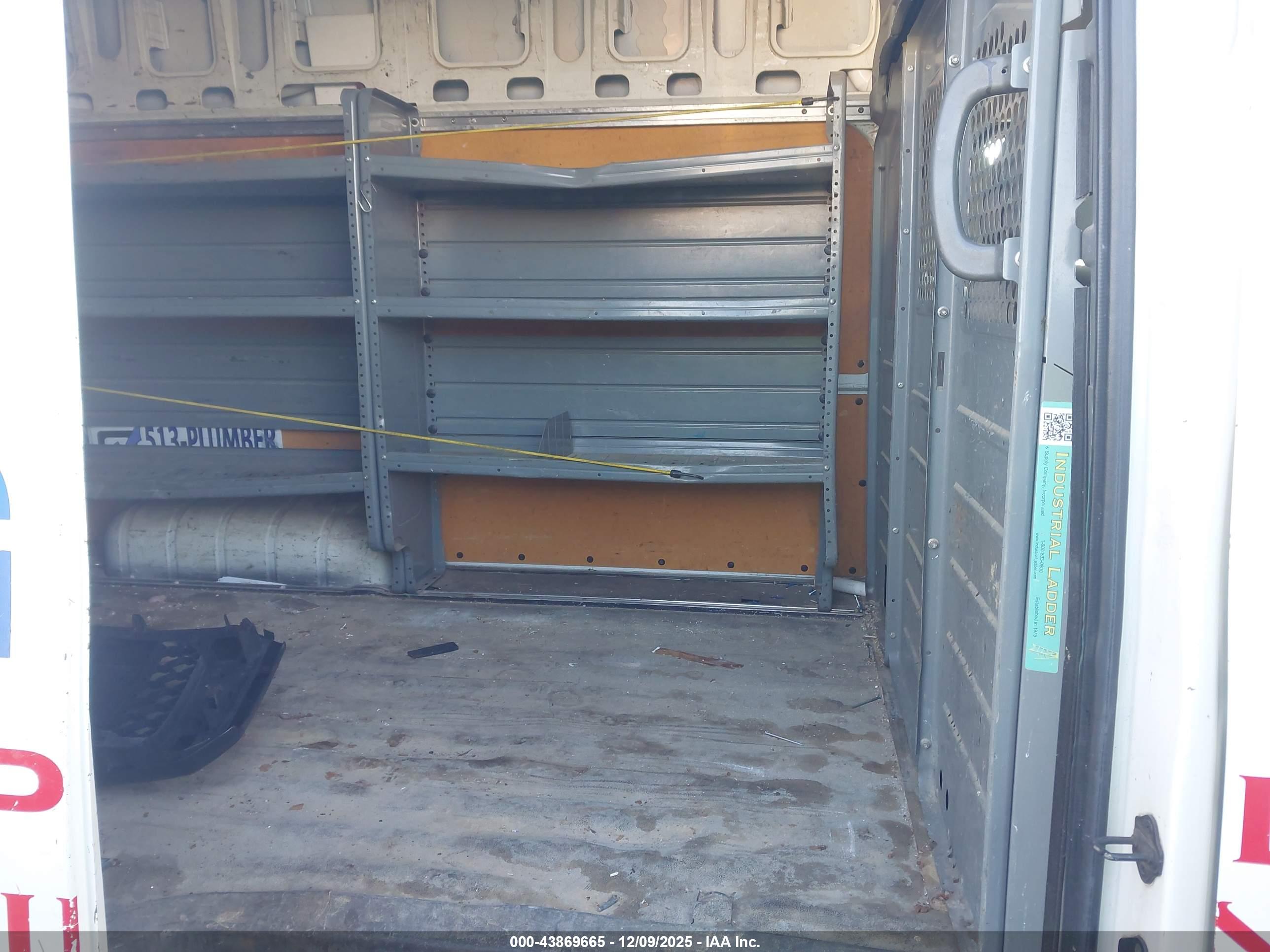 NISSAN NV image 8