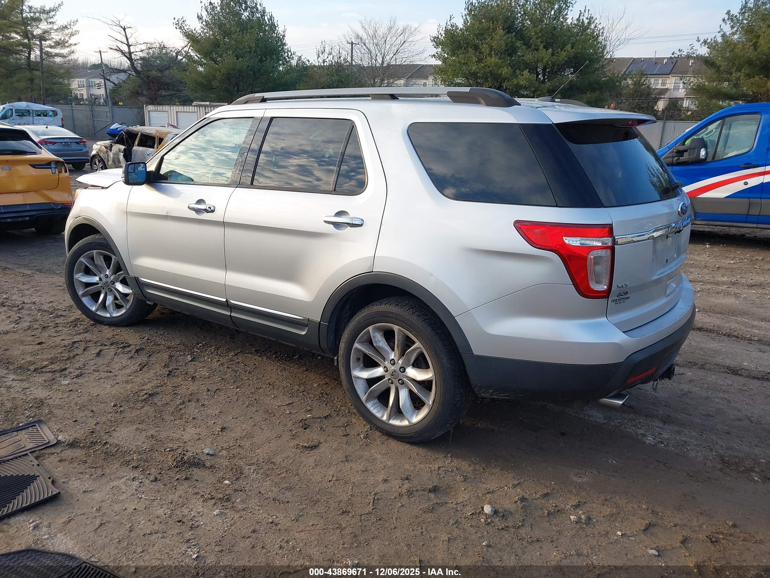 FORD EXPLORER image 3