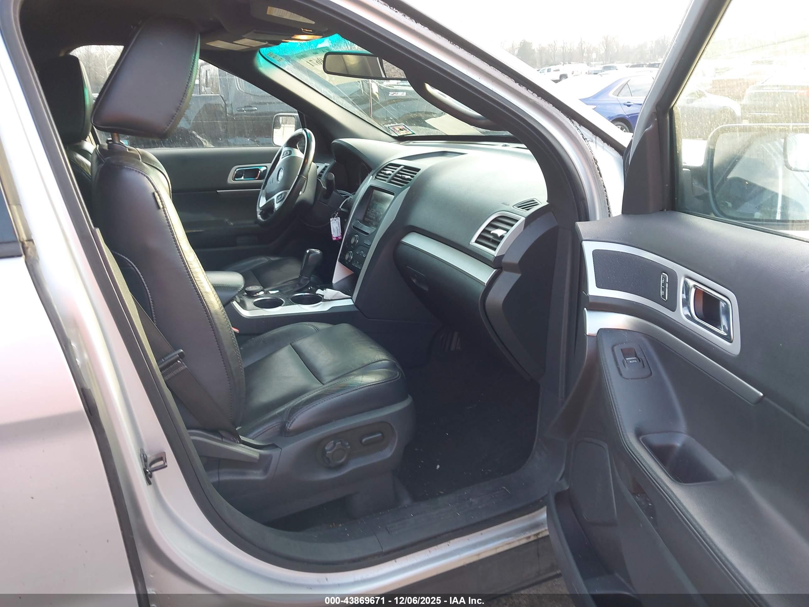 FORD EXPLORER image 5