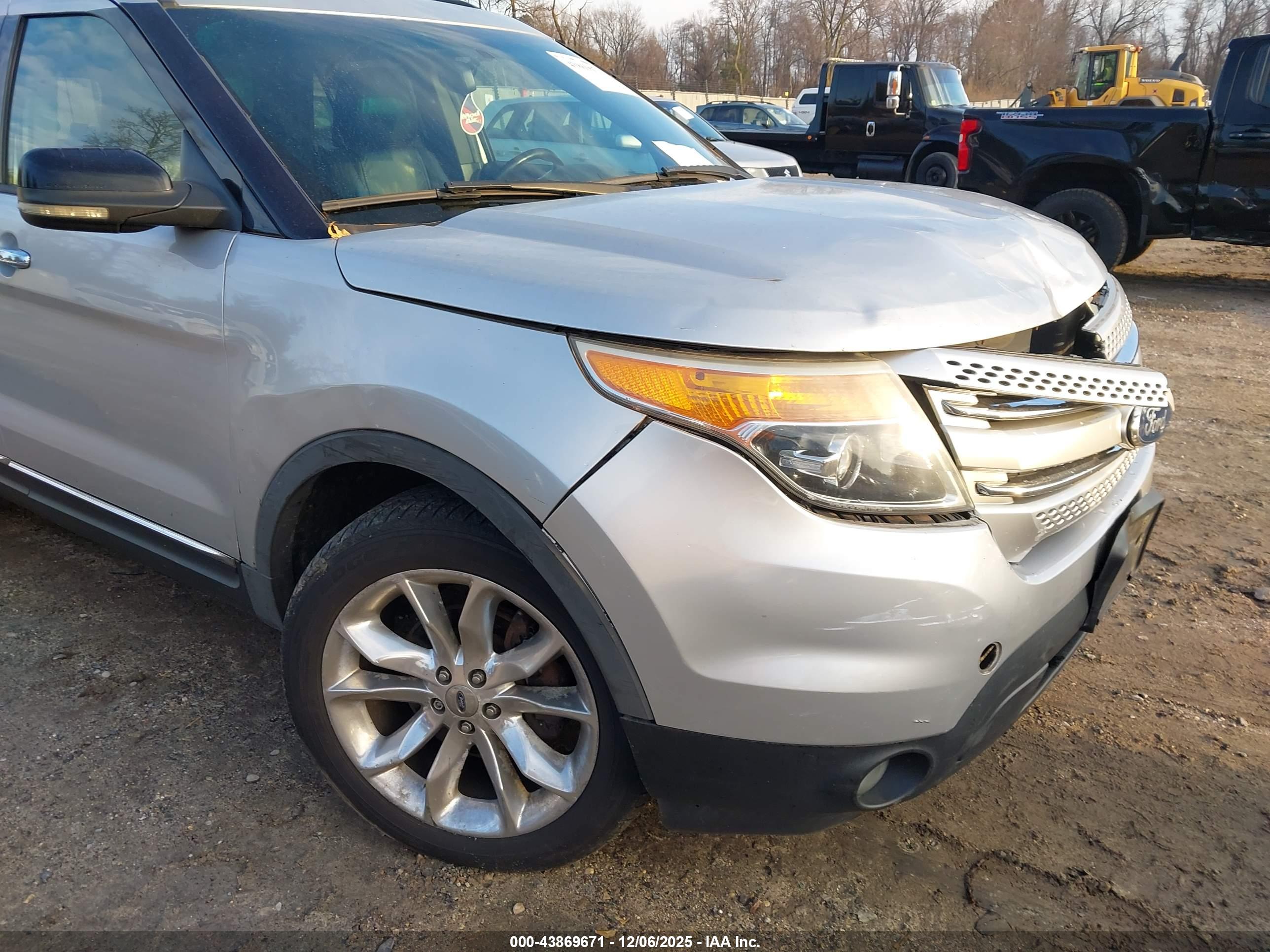 FORD EXPLORER image 6