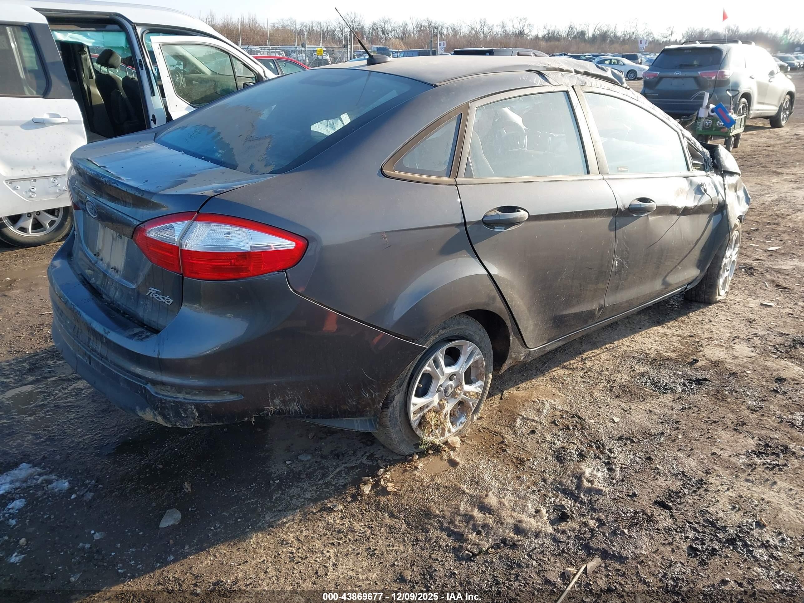 FORD FIESTA image 4