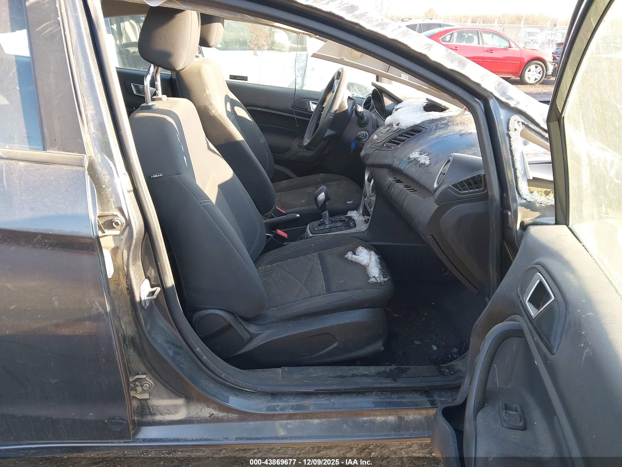 FORD FIESTA image 5