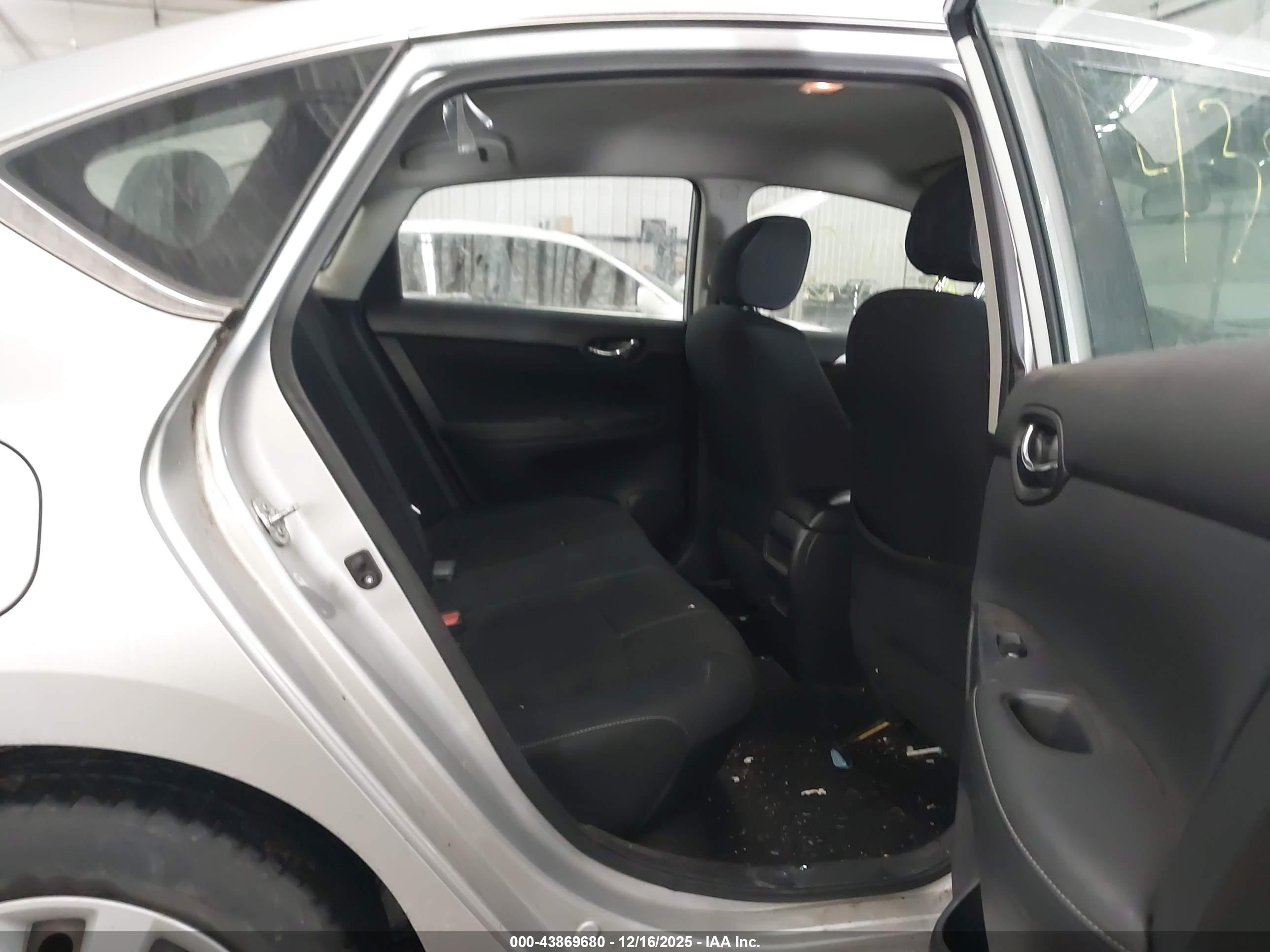 NISSAN SENTRA image 8