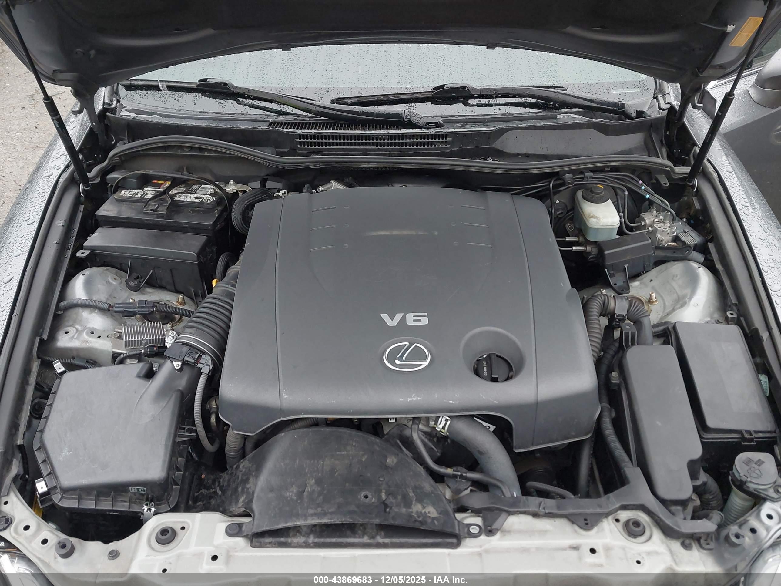 LEXUS IS image 10