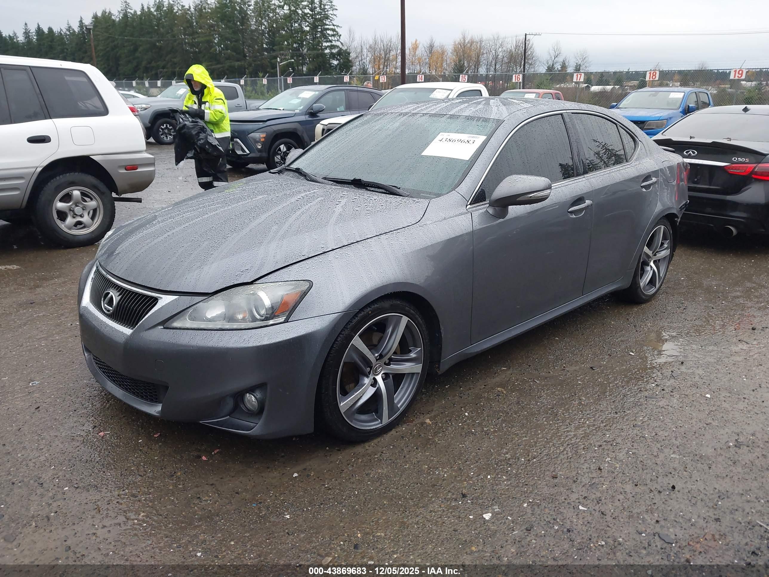 LEXUS IS image 2