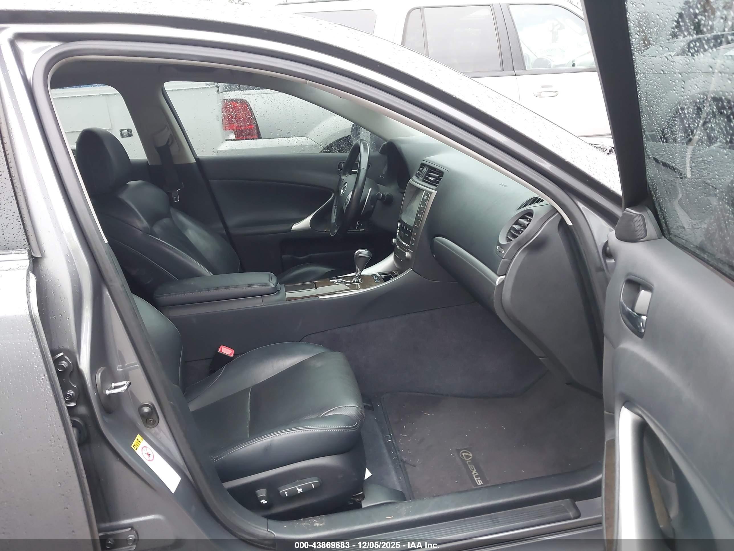 LEXUS IS image 5
