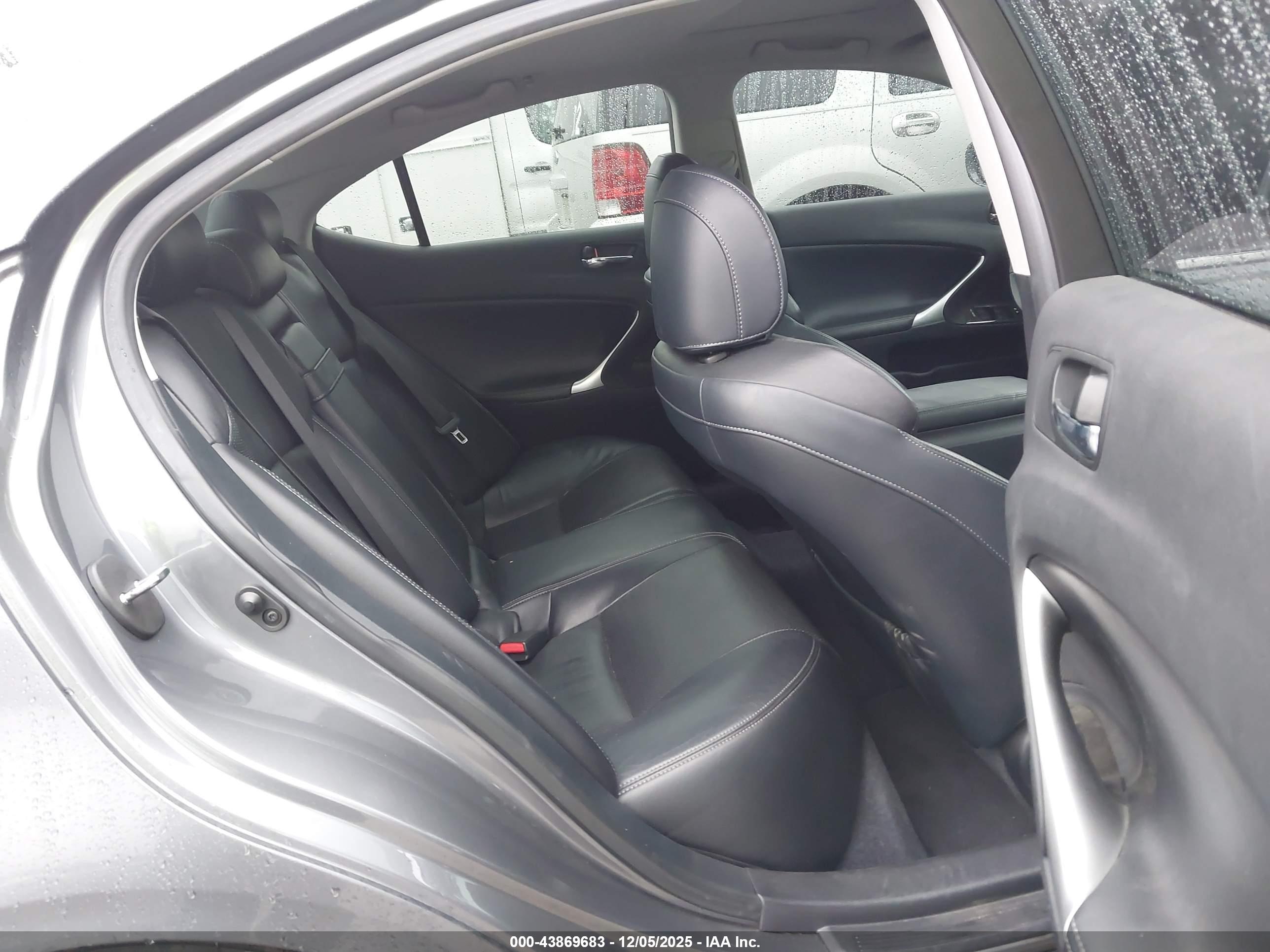 LEXUS IS image 8